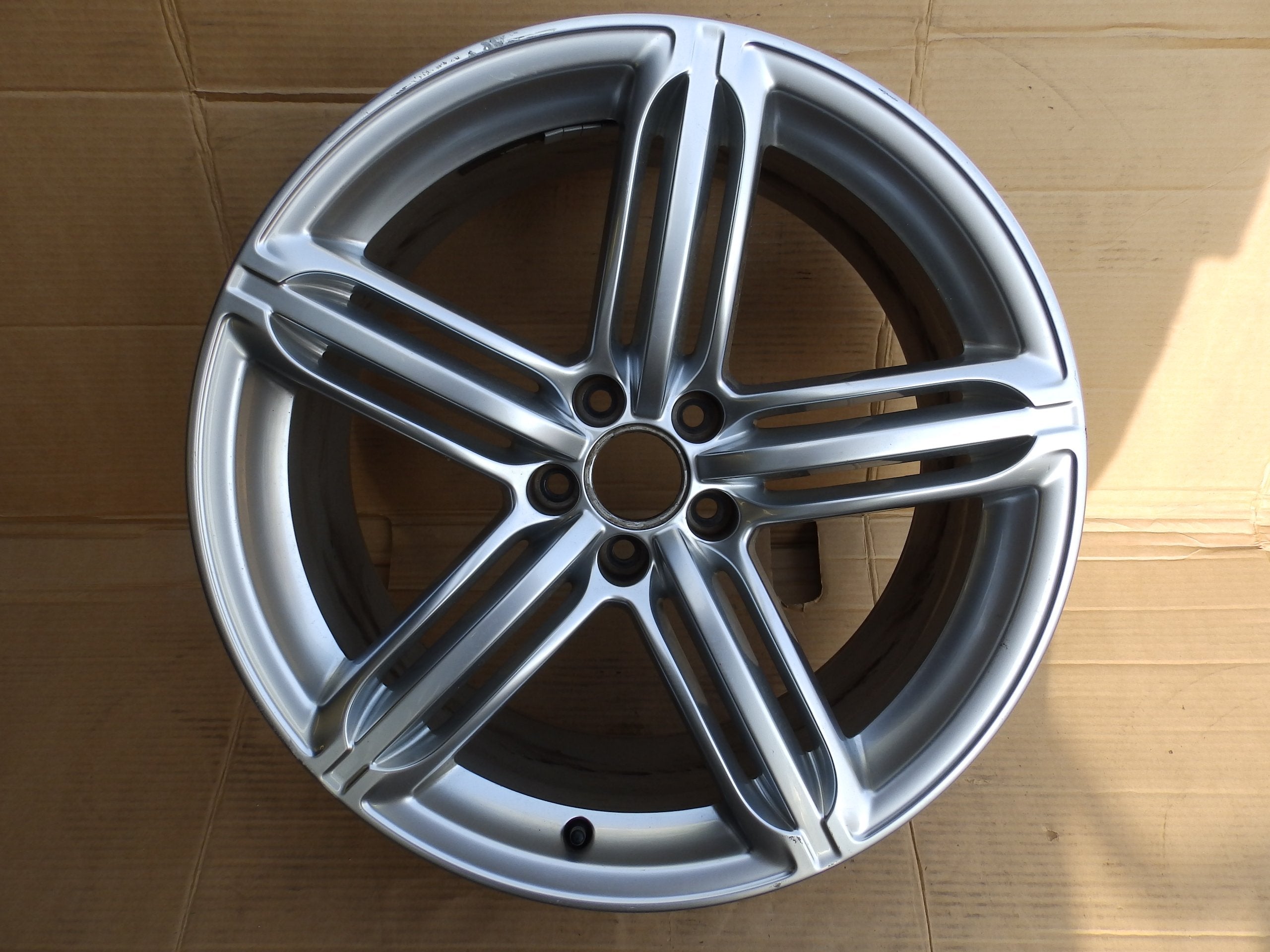  1x Alu Felge Audi Q5 Aluminum rim 20 Zoll 8.5J 5x112 33ET product image