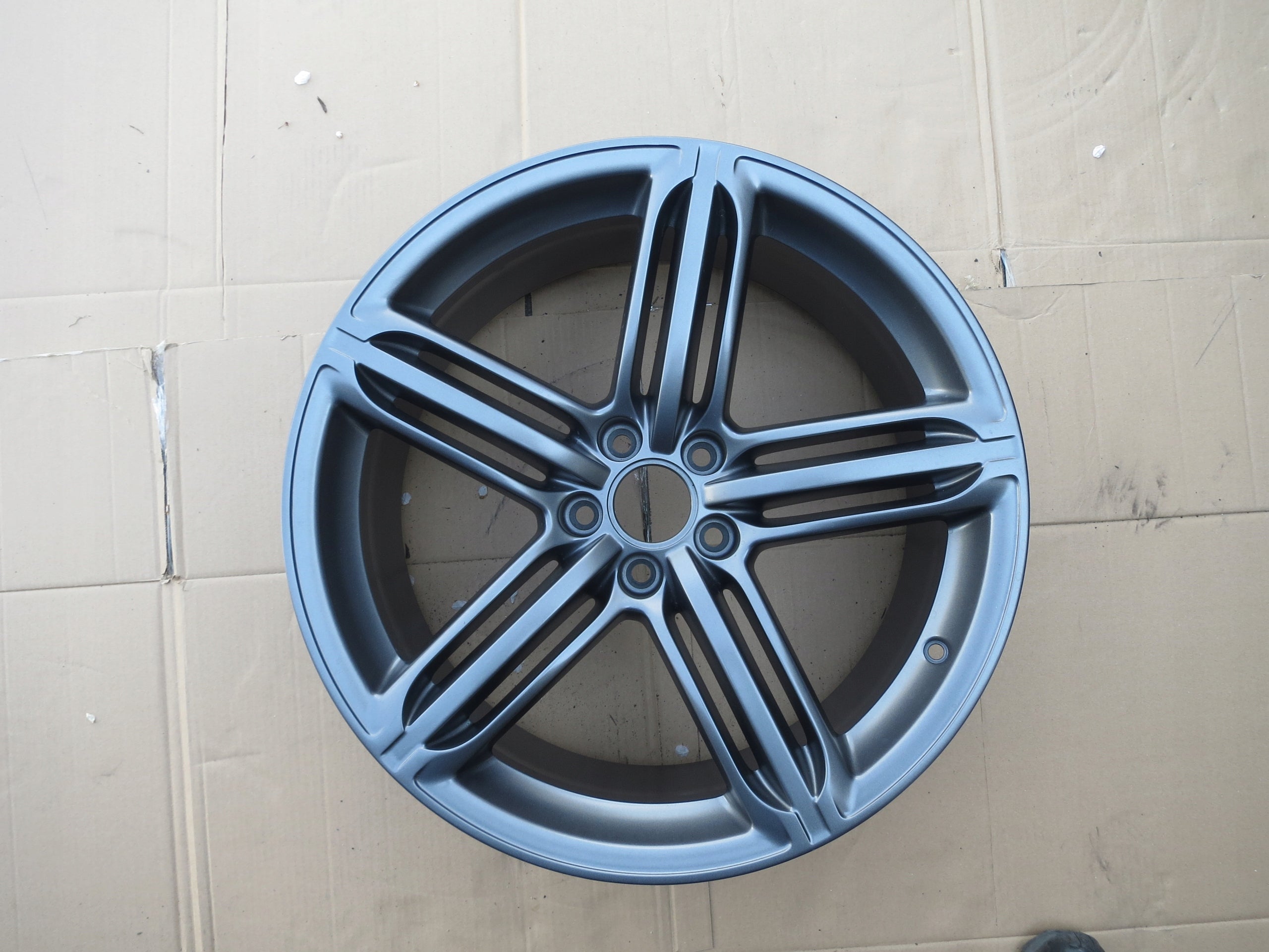 1x Alu Felge Audi Q5 Aluminum rim 20 Zoll 8.5J 5x112 33ET