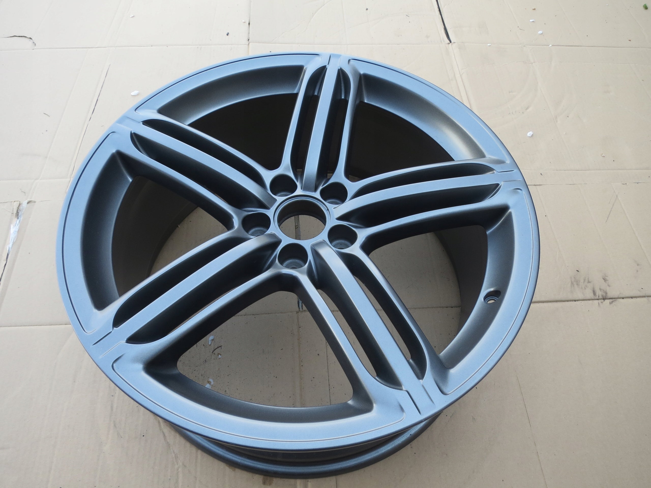 1x Alu Felge Audi Q5 Aluminum rim 20 Zoll 8.5J 5x112 33ET