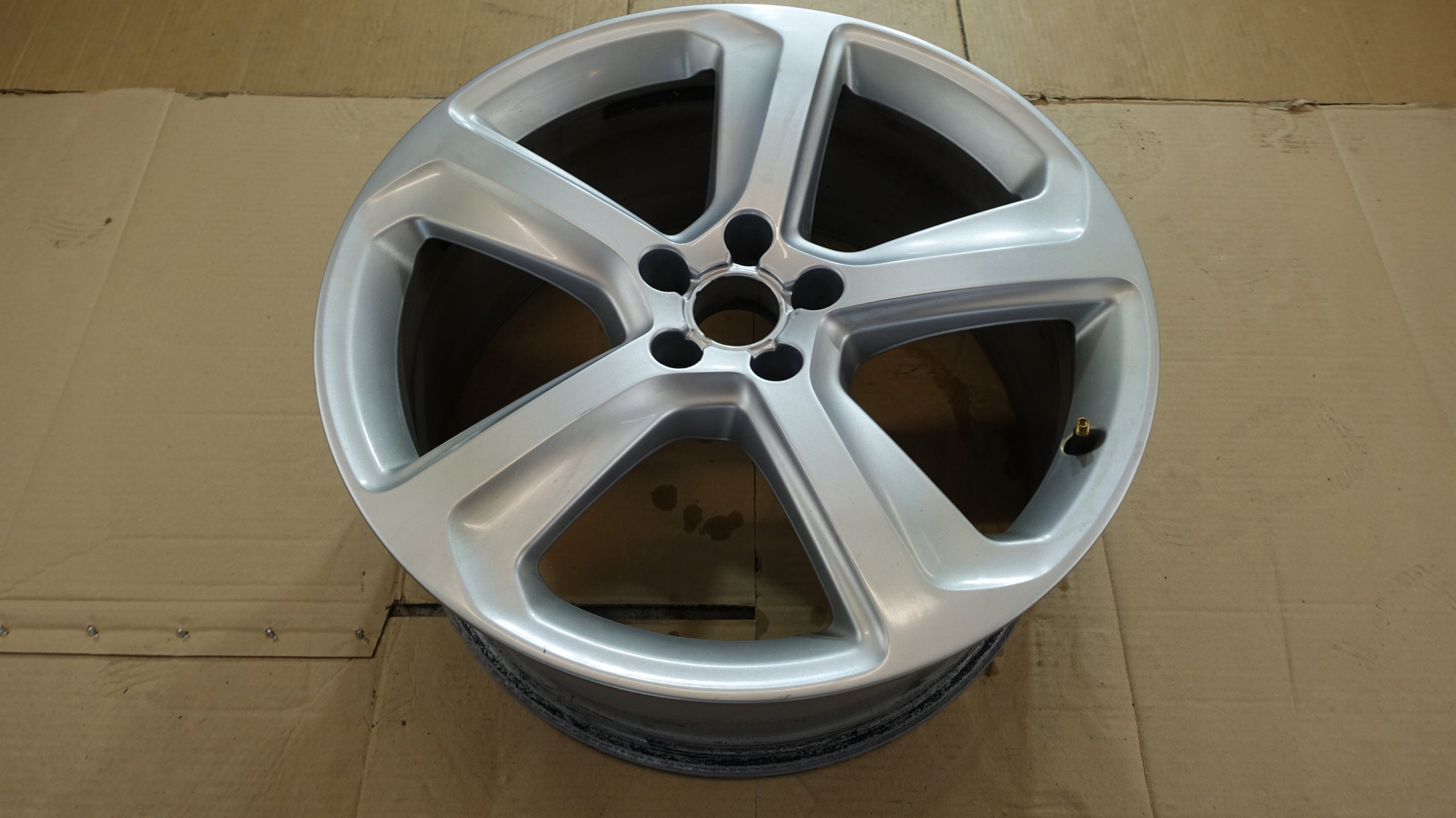 1x Alu Felge Audi Q5 Aluminum rim 20 Zoll 8.5J 5x112