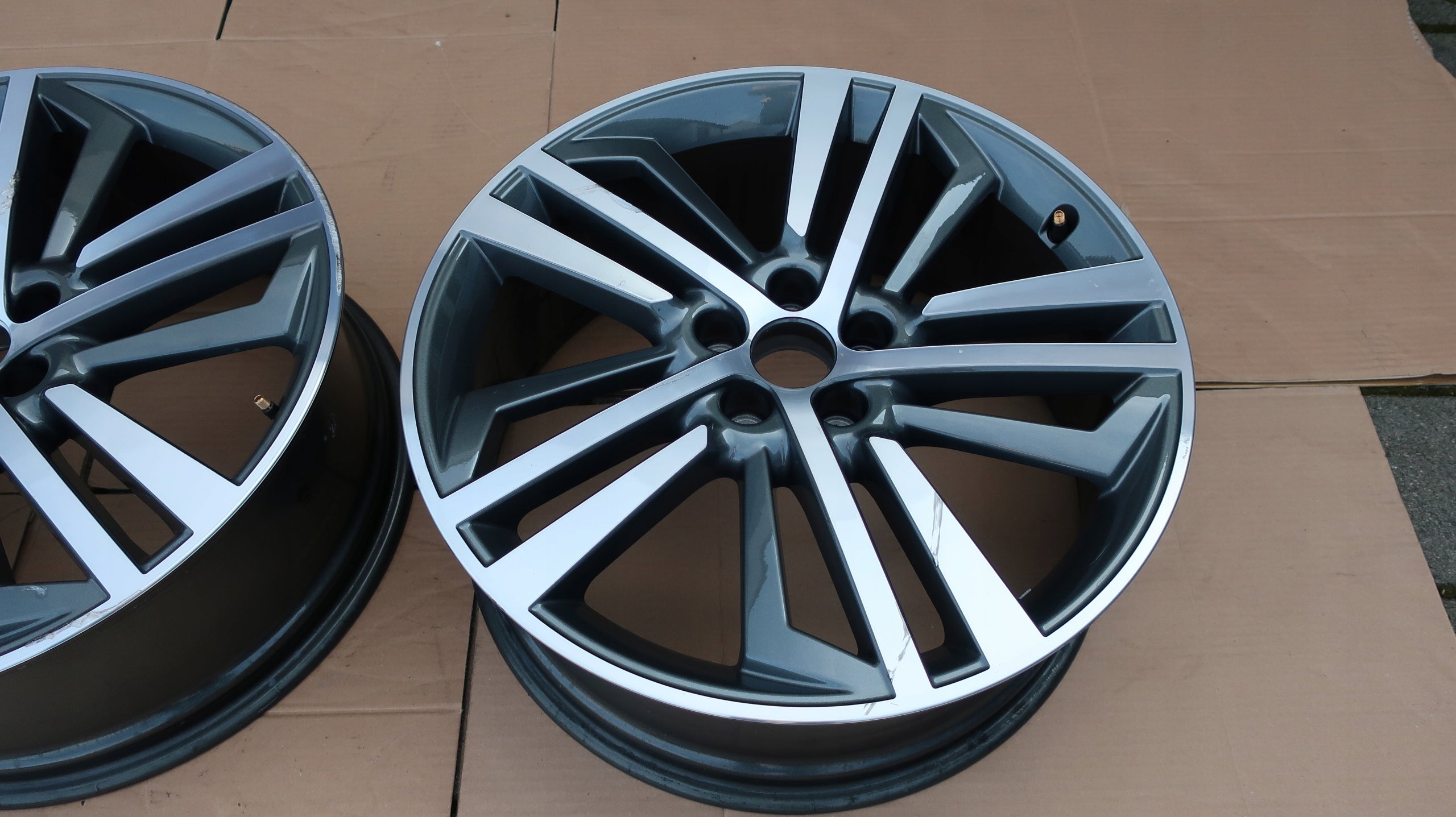 1x Alu Felge Audi Q5 Aluminum rim 20 Zoll 8.0J 5x112 39ET