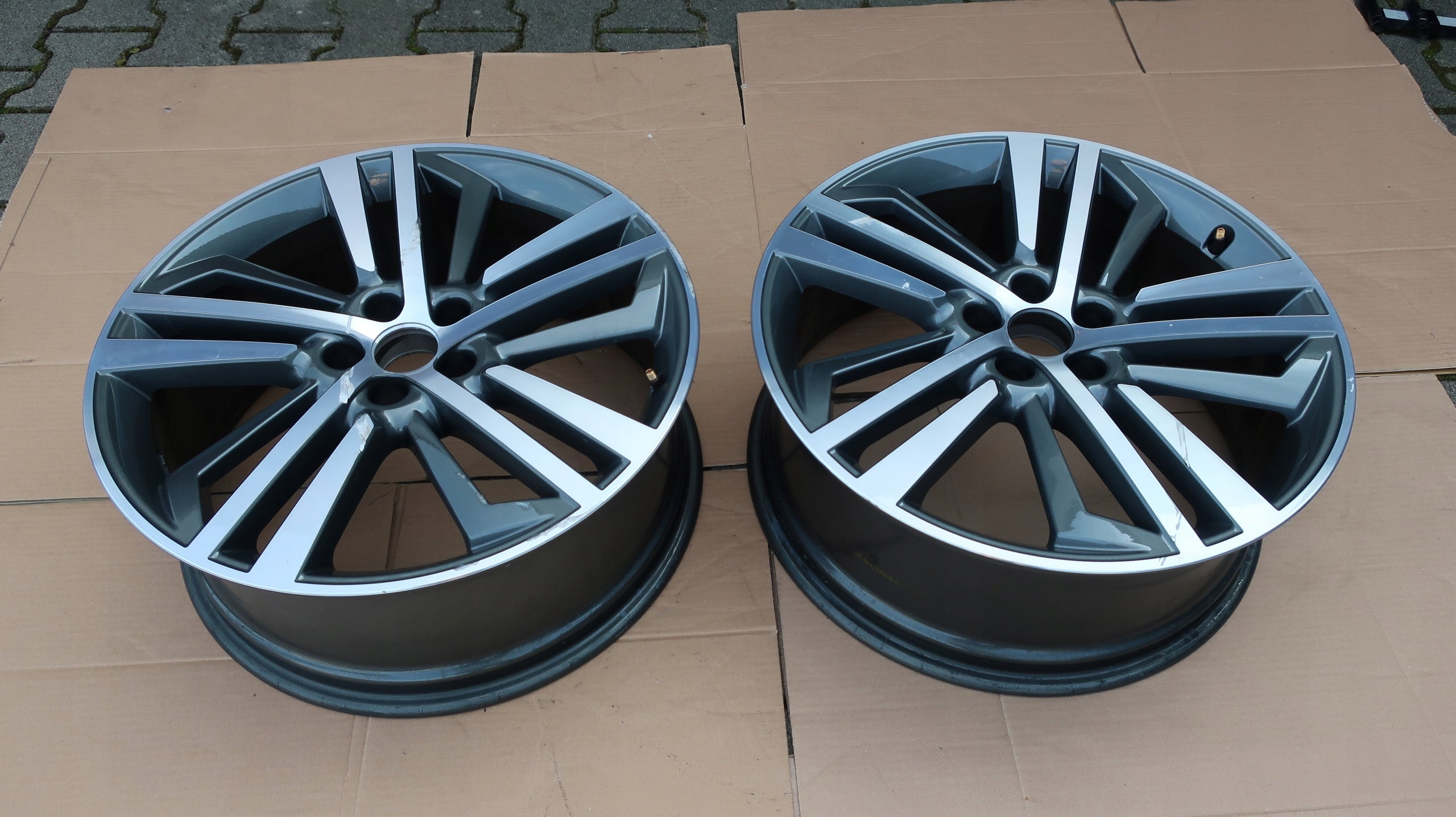 1x Alu Felge Audi Q5 Aluminum rim 20 Zoll 8.0J 5x112 39ET