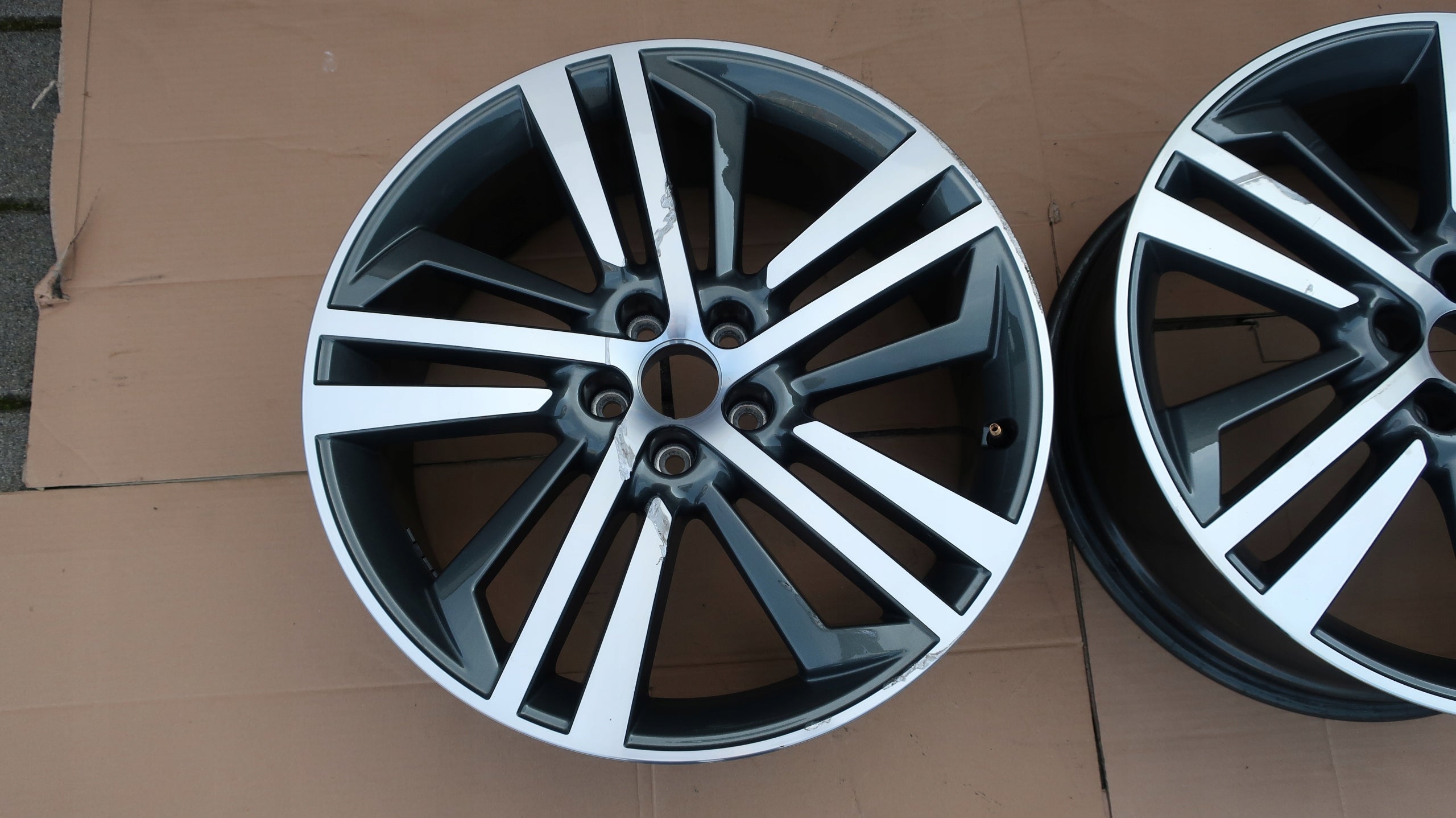 1x Alu Felge Audi Q5 Aluminum rim 20 Zoll 8.0J 5x112 39ET