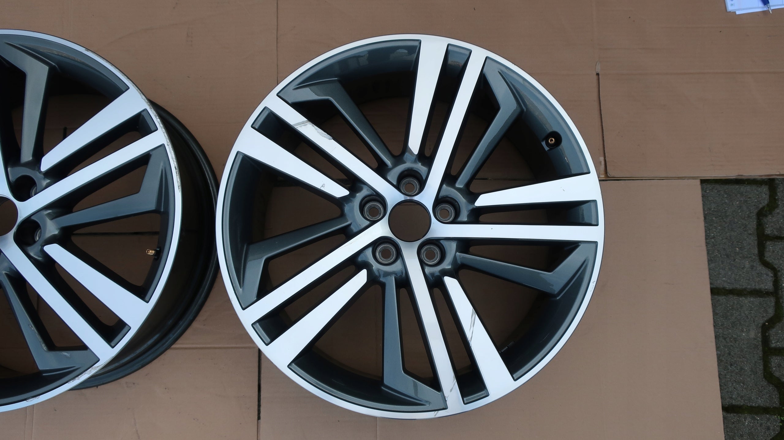 1x Alu Felge Audi Q5 Aluminum rim 20 Zoll 8.0J 5x112 39ET