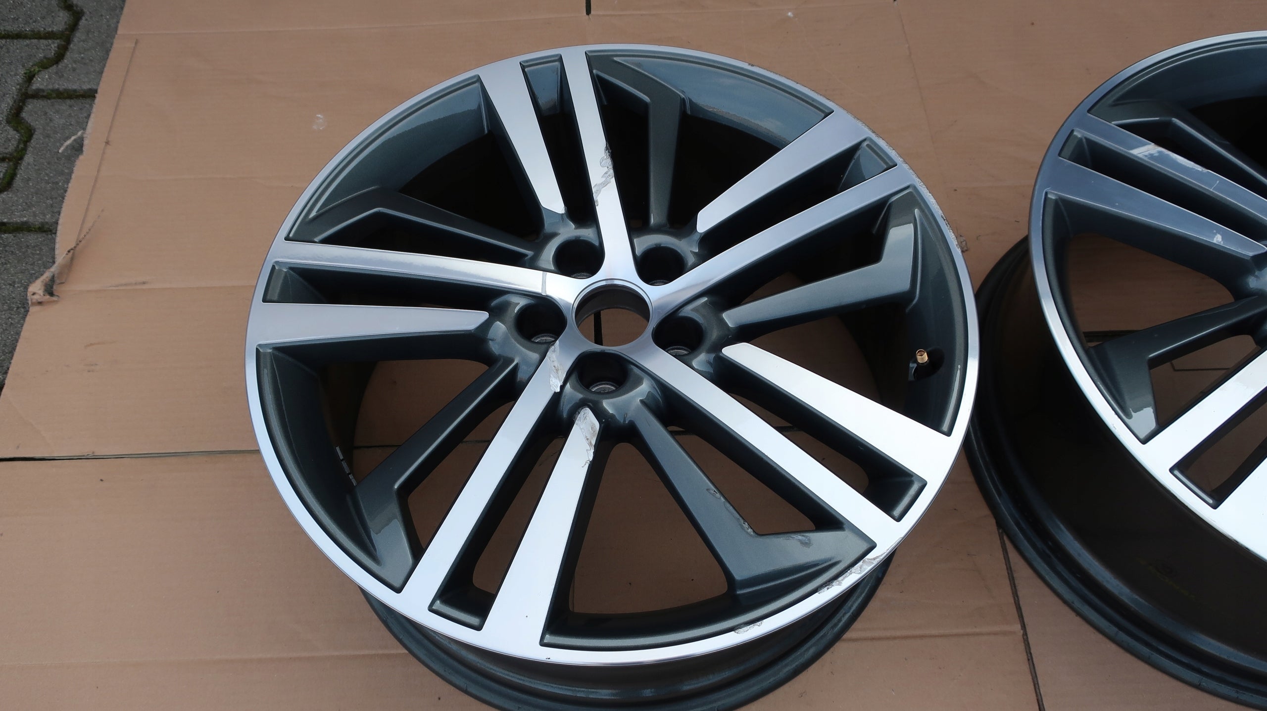 1x Alu Felge Audi Q5 Aluminum rim 20 Zoll 8.0J 5x112 39ET