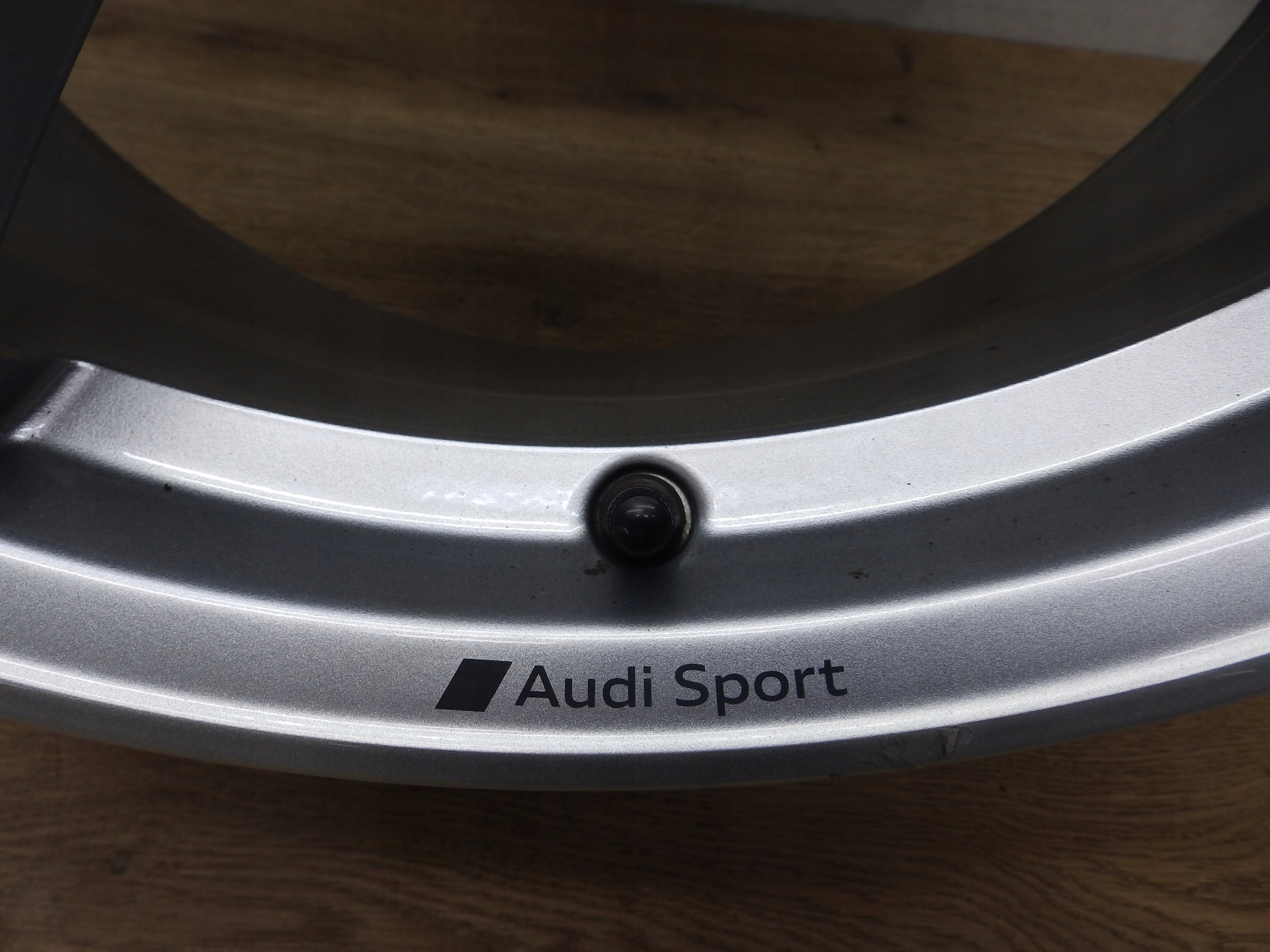 1x Alu Felge Audi Q5 Aluminum rim 21 Zoll 8.5J 5x112 34ET 80A601025AR