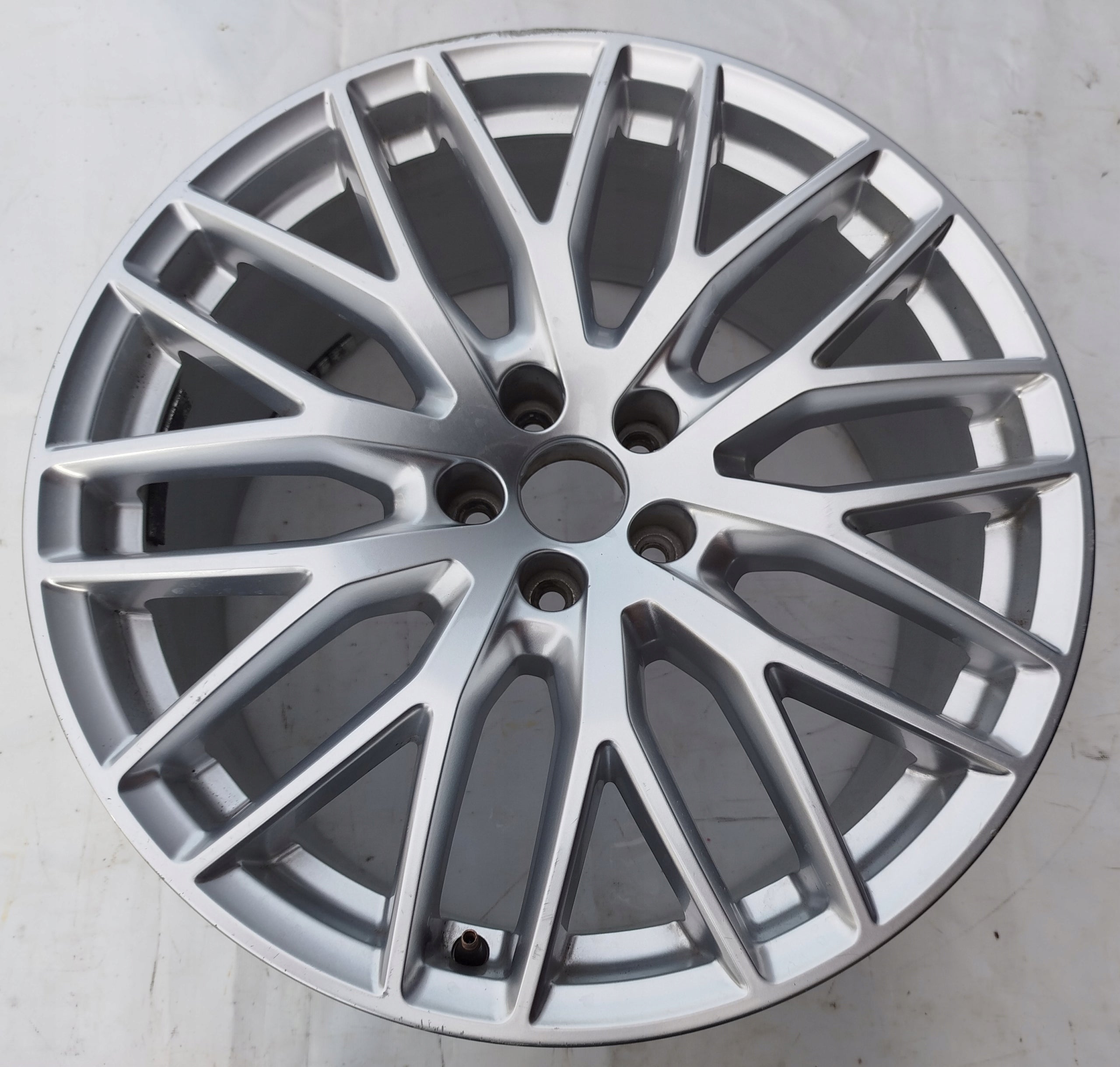 1x Alu Felge Audi Q7 SQ7 Aluminum rim 20 Zoll 9.0J 5x112 33ET 4M0601025Q