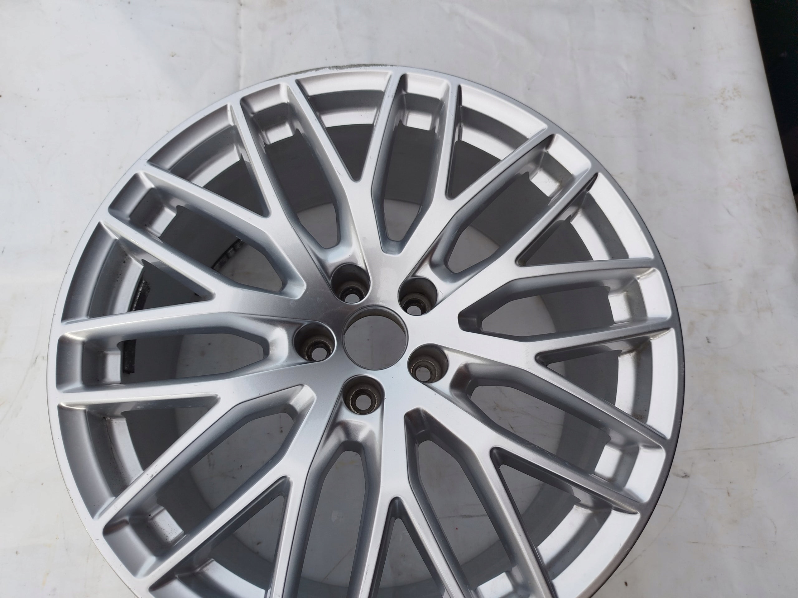 1x Alu Felge Audi Q7 SQ7 Aluminum rim 20 Zoll 9.0J 5x112 33ET 4M0601025Q