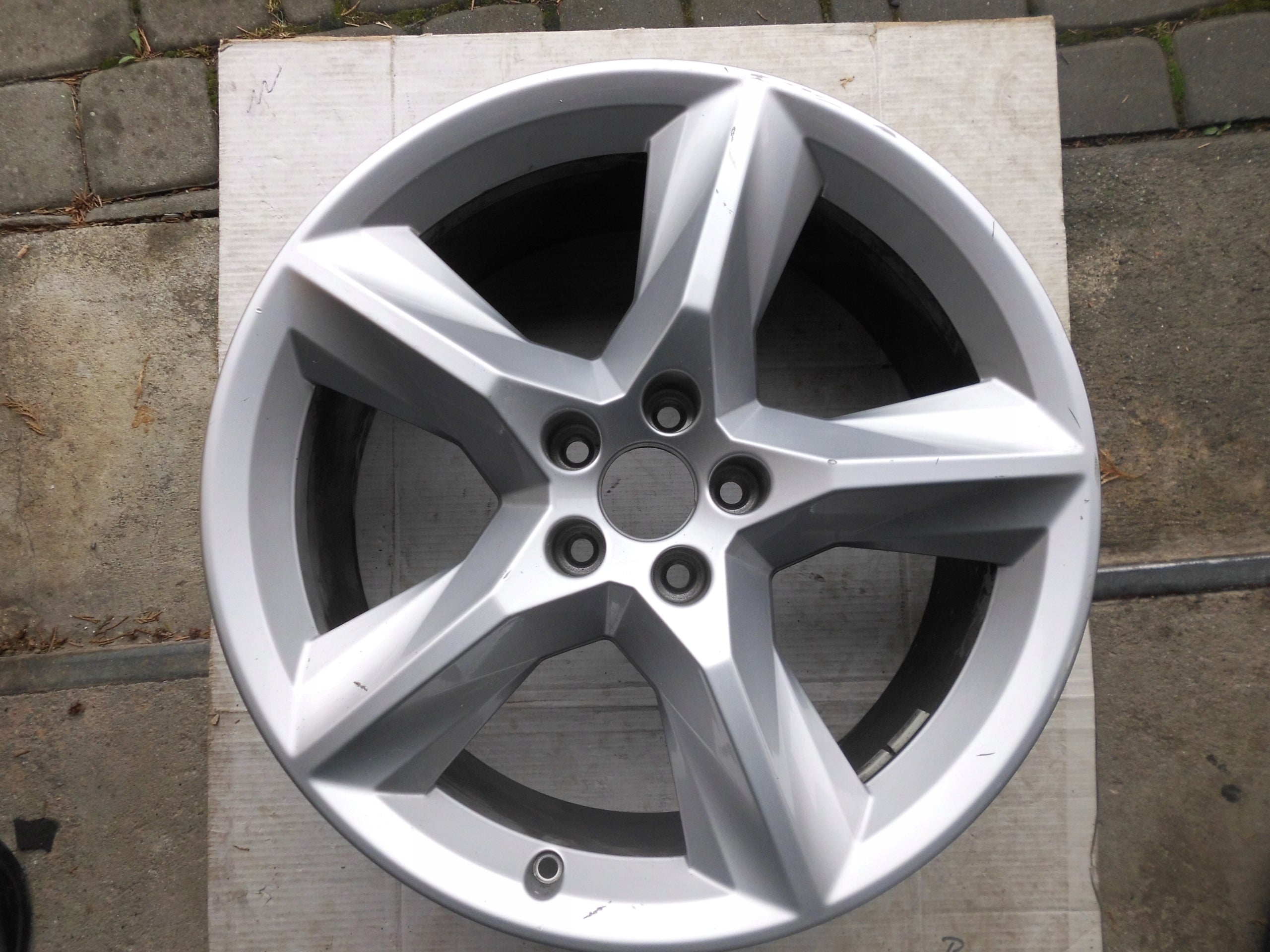 1x Alu Felge Audi Q7 Aluminum rim 19 Zoll 8.5J 5x112 4M0601025AC