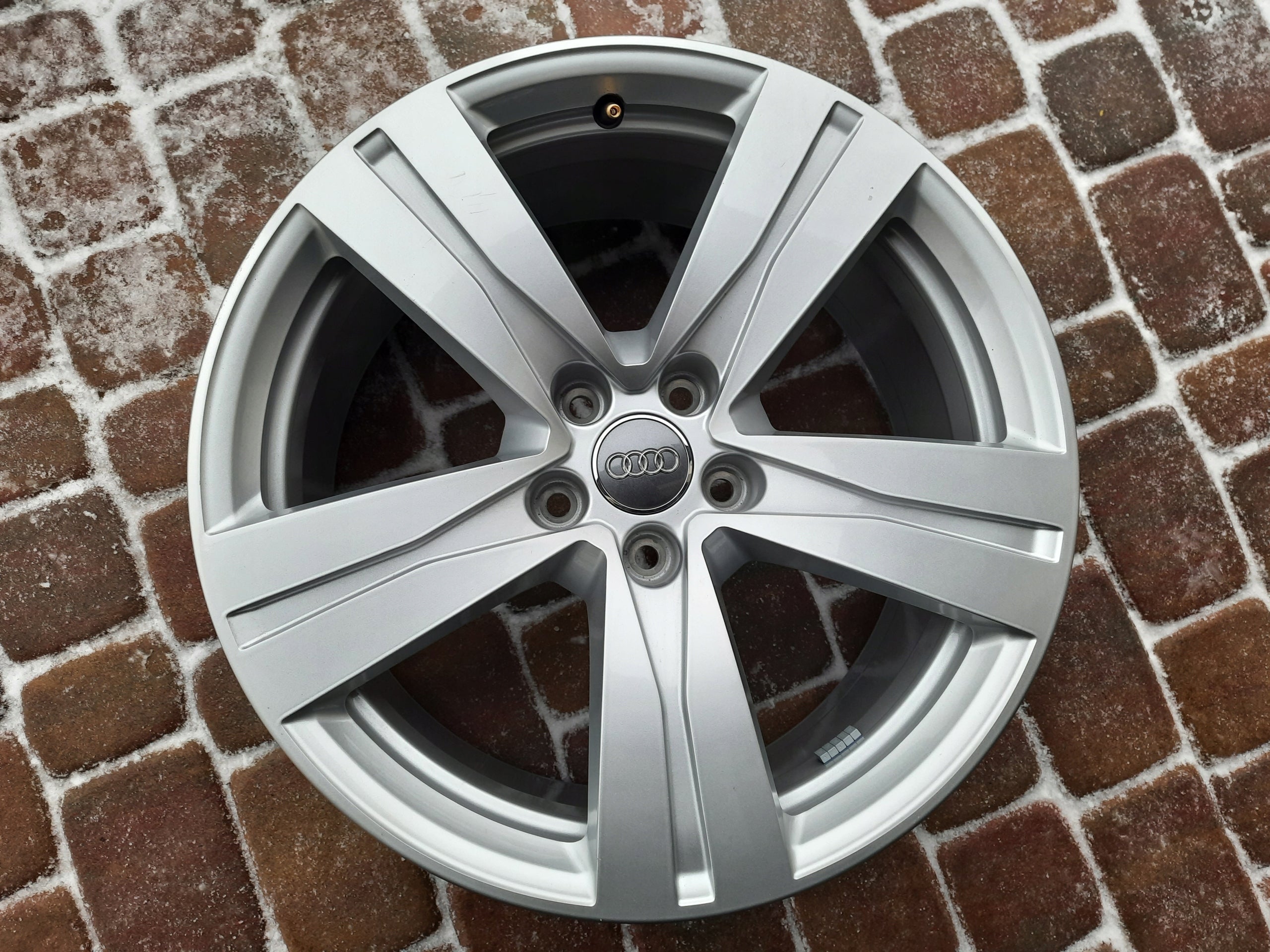 1x Alu Felge Audi Q7 Aluminum rim 18 Zoll 8.0J 5x112 25ET