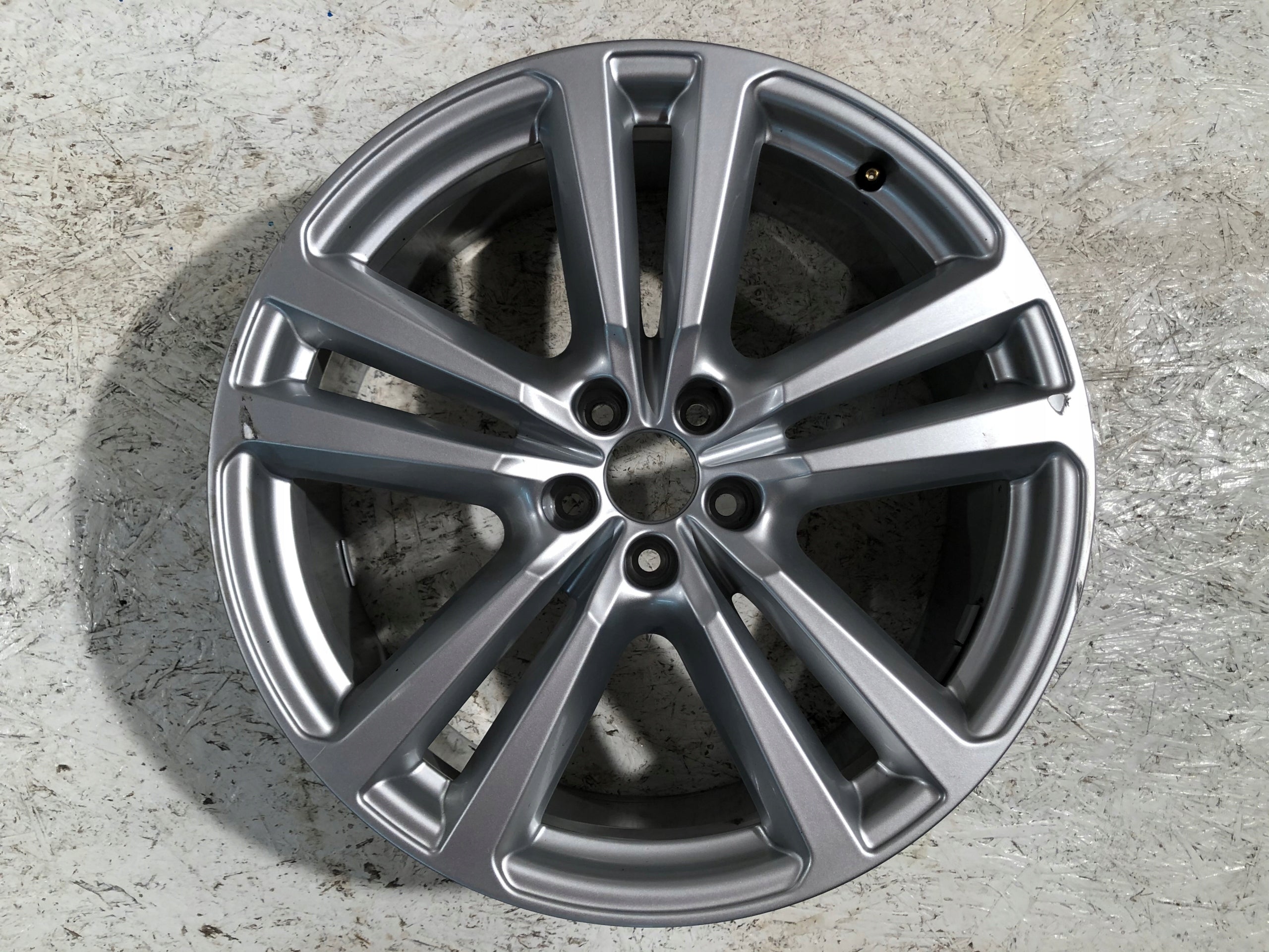 1x Alu Felge Audi Q7 Aluminum rim 20 Zoll 8.0J 5x112 28ET 4m0601025g