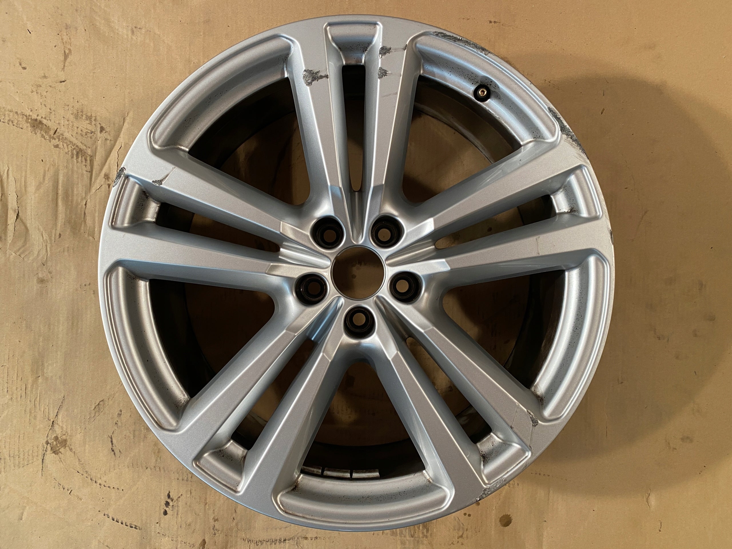  1x Alu Felge Audi Q7 Aluminum rim 20 Zoll 8.0J 5x112 28ET 4M0601025G product image