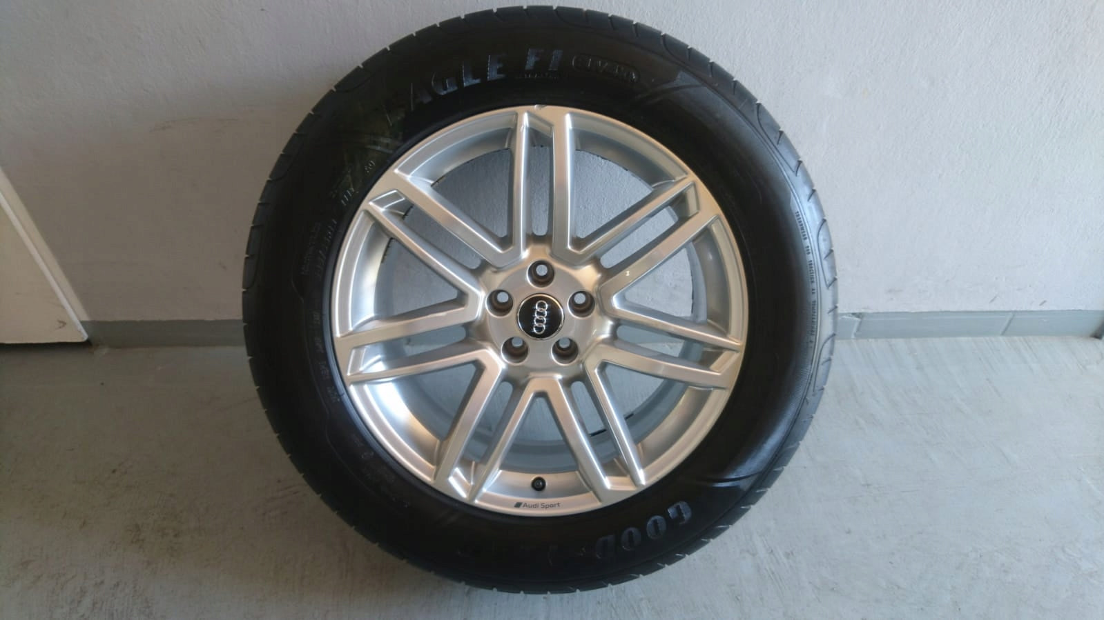  1x Alu Felge Audi Q7 Aluminum rim 19 Zoll 8.5J 5x112 4G9601025A product image