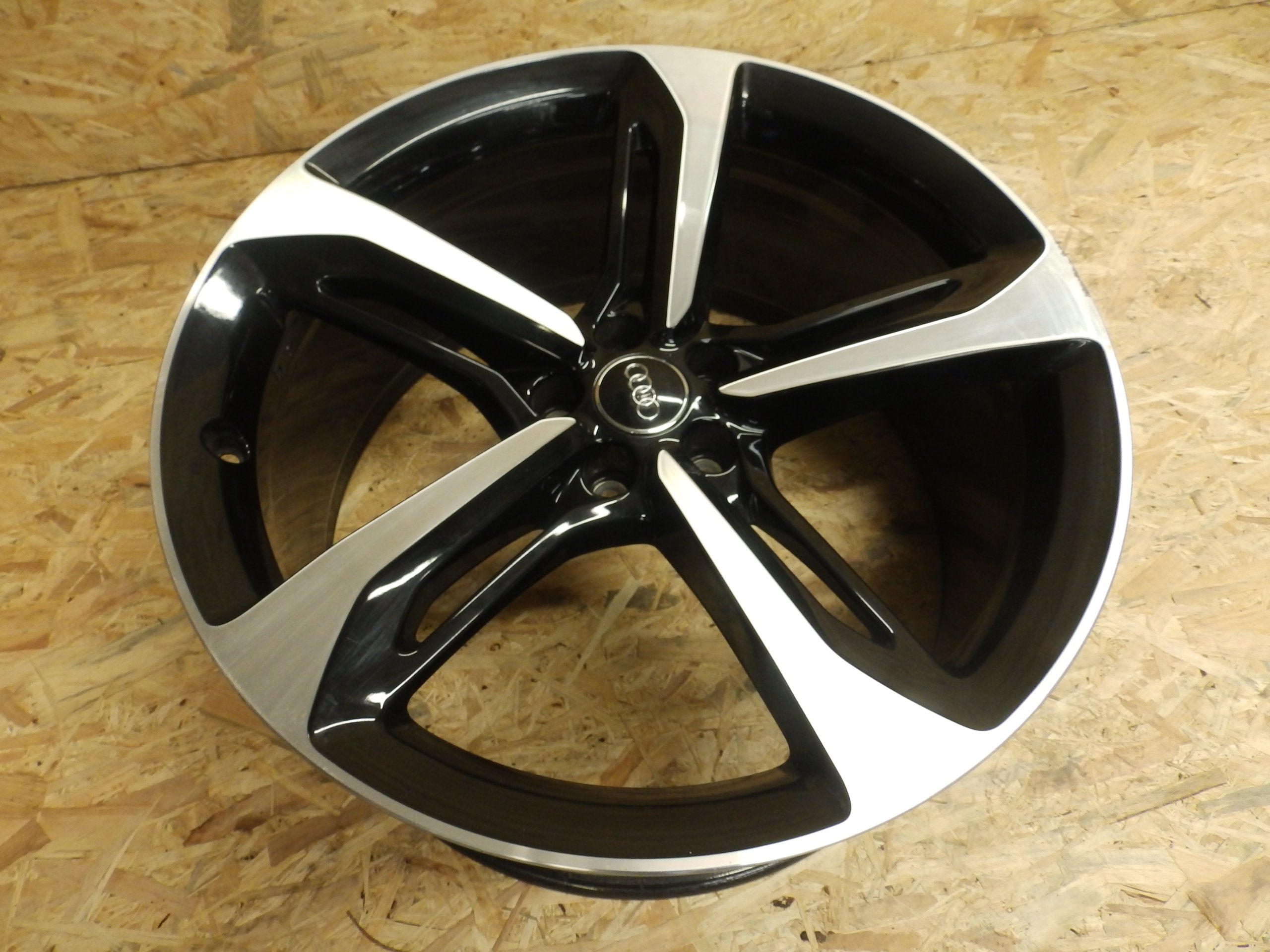 1x Alu Felge Audi Q7 Aluminum rim 21 Zoll 9.5J 5x112 31ET