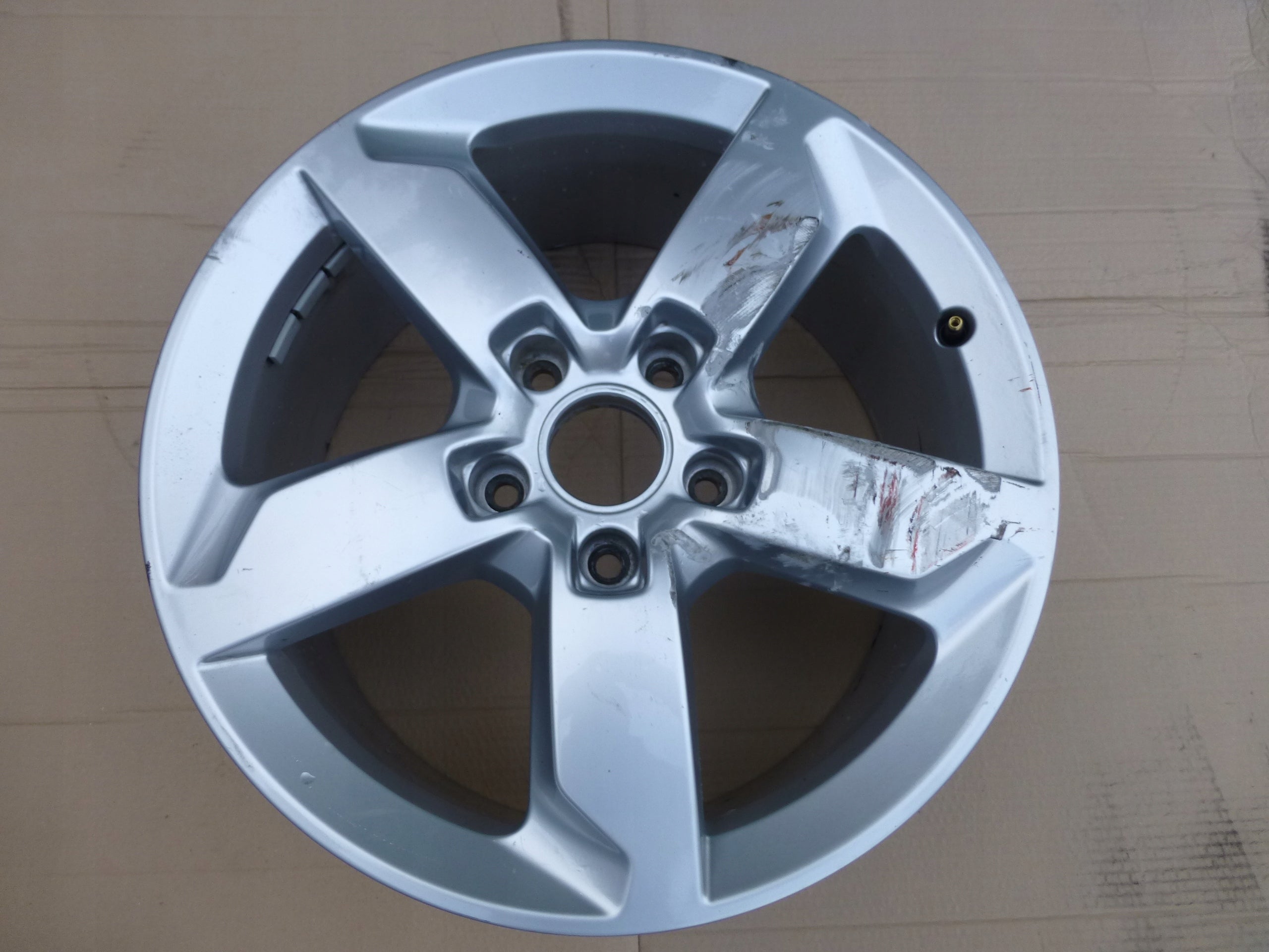 1x Alu Felge Audi Q7 Aluminum rim 19 Zoll 8.5J 5x130