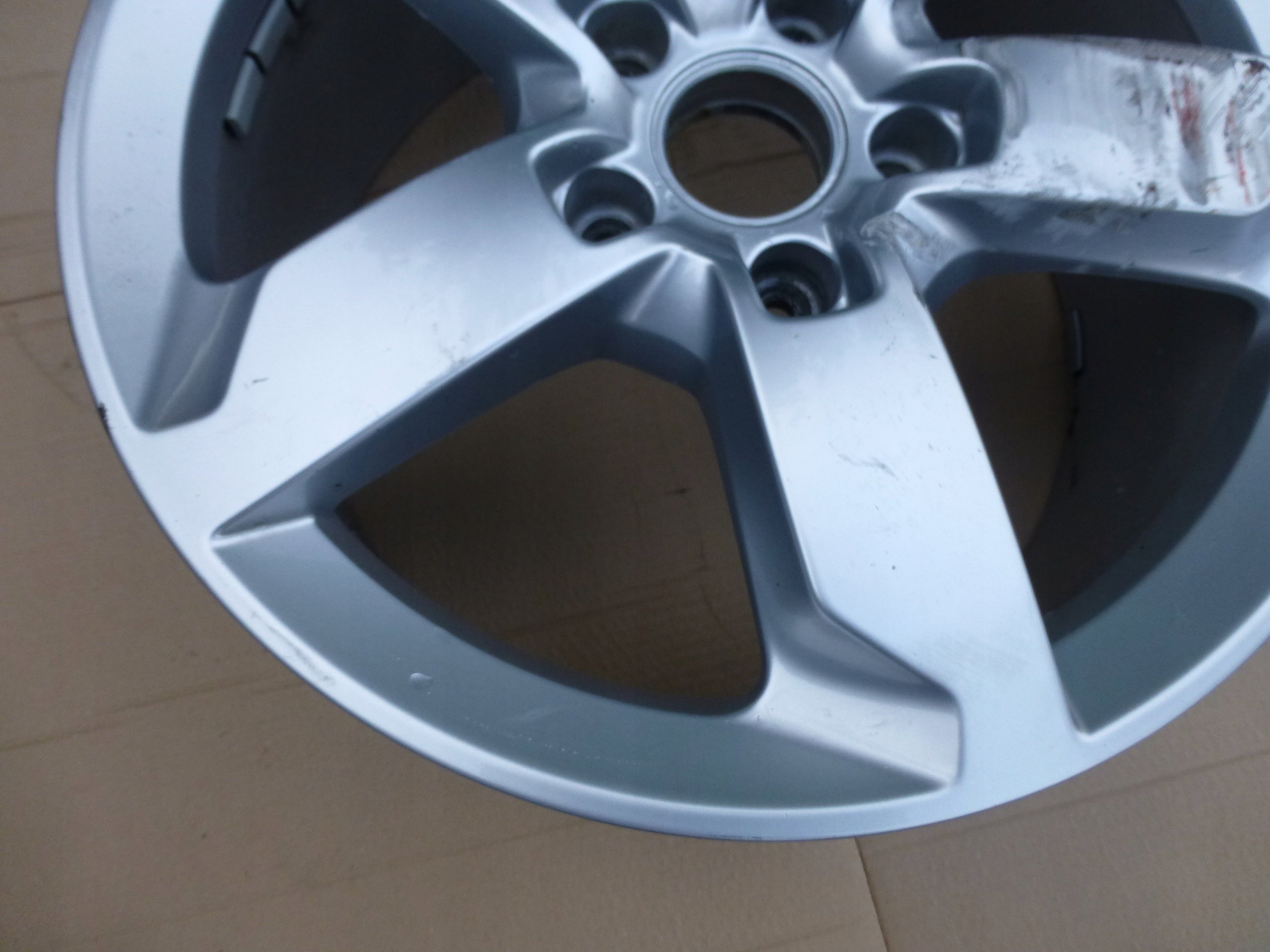 1x Alu Felge Audi Q7 Aluminum rim 19 Zoll 8.5J 5x130