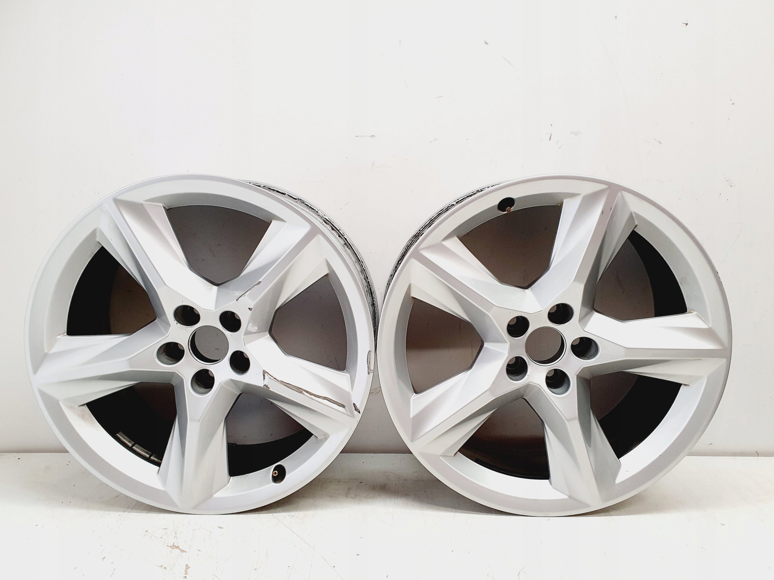 1x Alu Felge Audi Q7 Aluminum rim 19 Zoll 8.0J 5x112 28ET 4M0601025F