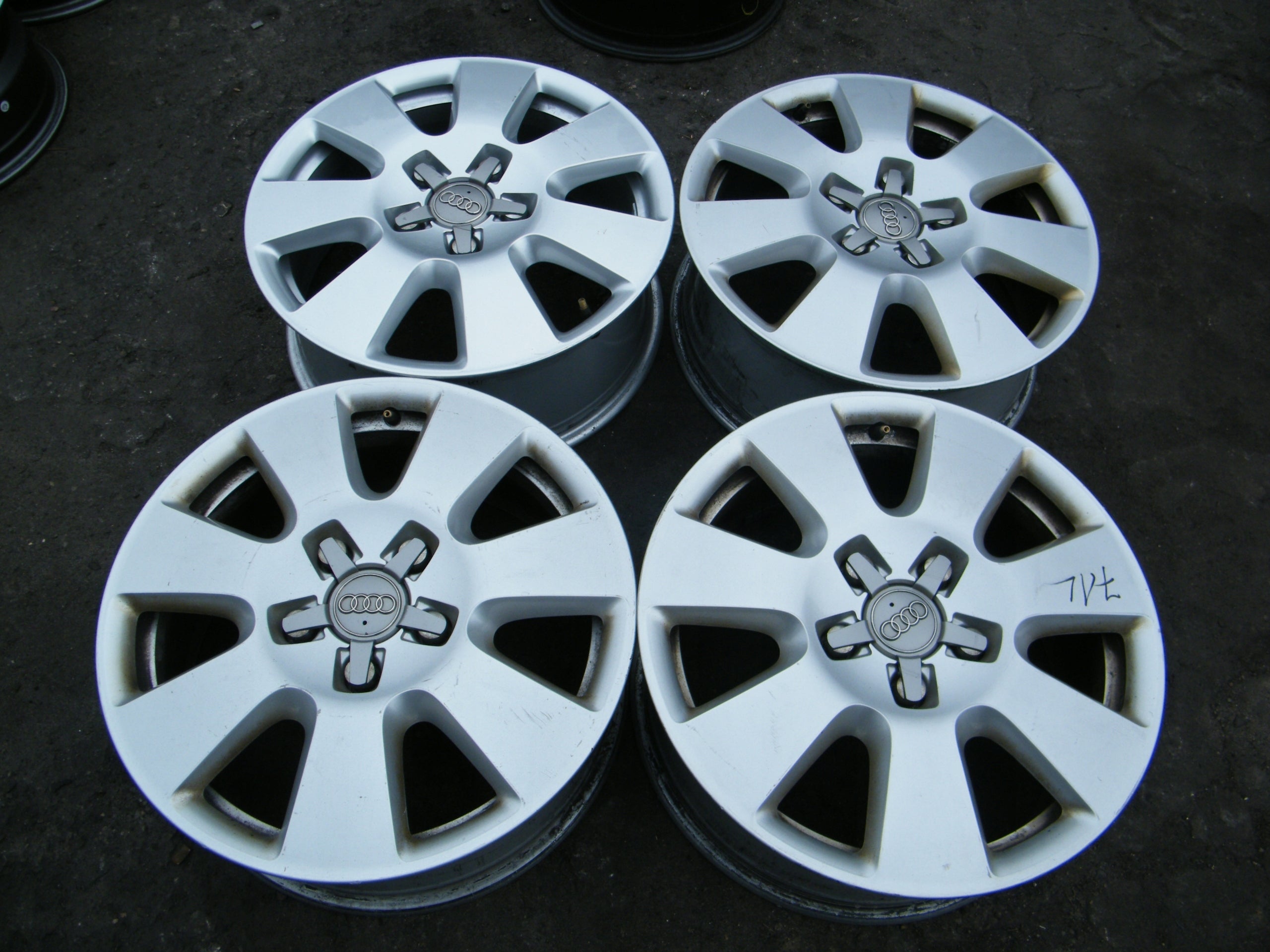 Alu Felge Audi Q7 Aluminum rim 18 Zoll 7.5J 5x130 53ET