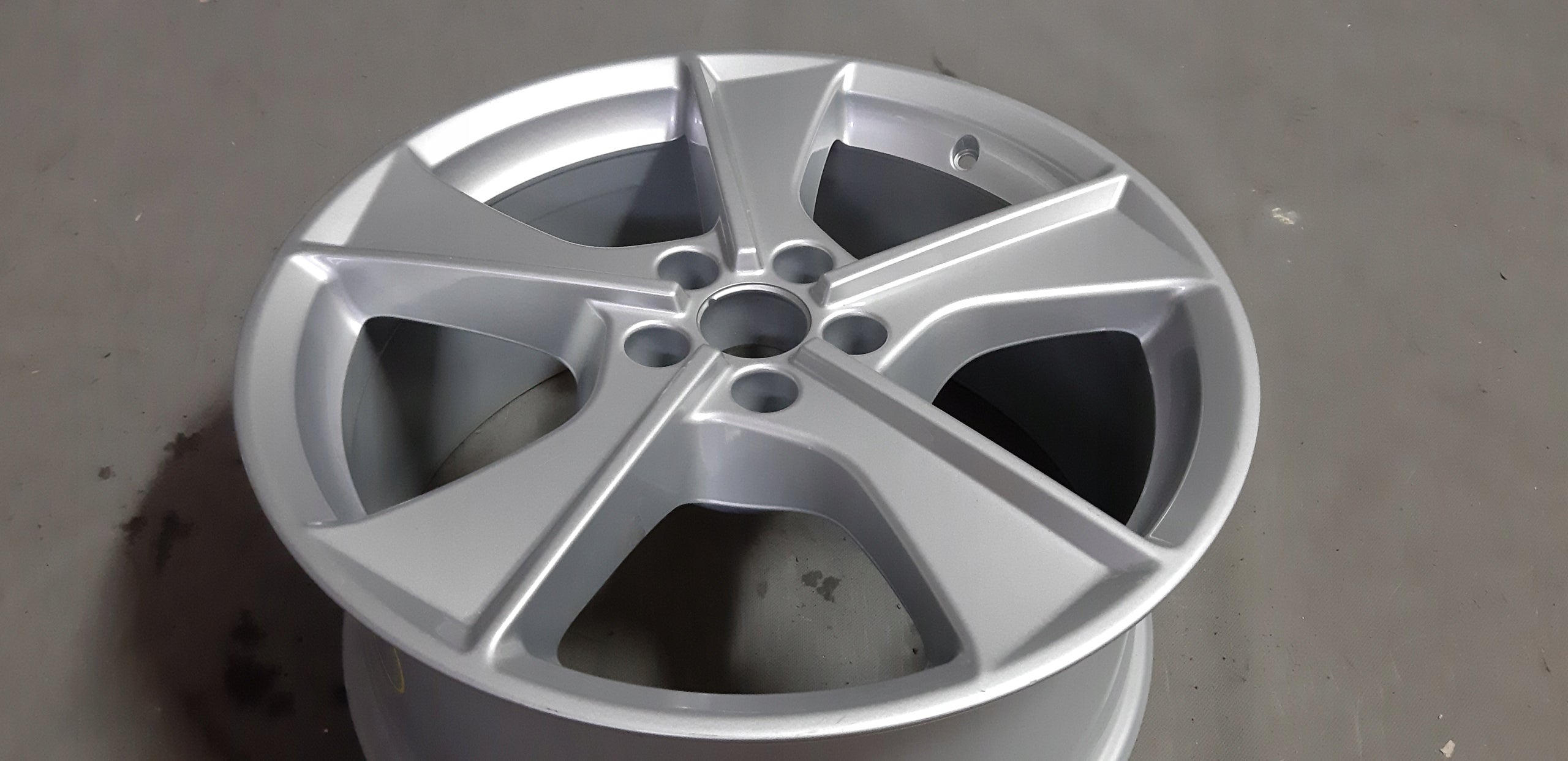 1x Alu Felge Audi Q7 Aluminum rim 19 Zoll 8.5J 5x112 28ET