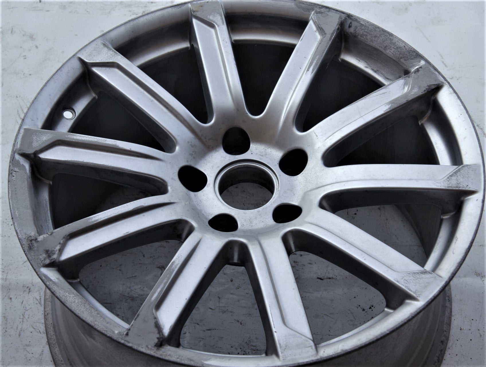  1x Alu Felge Audi Q7 Aluminum rim 20 Zoll 10.0J 5x130 44ET 4L0601025AD product image