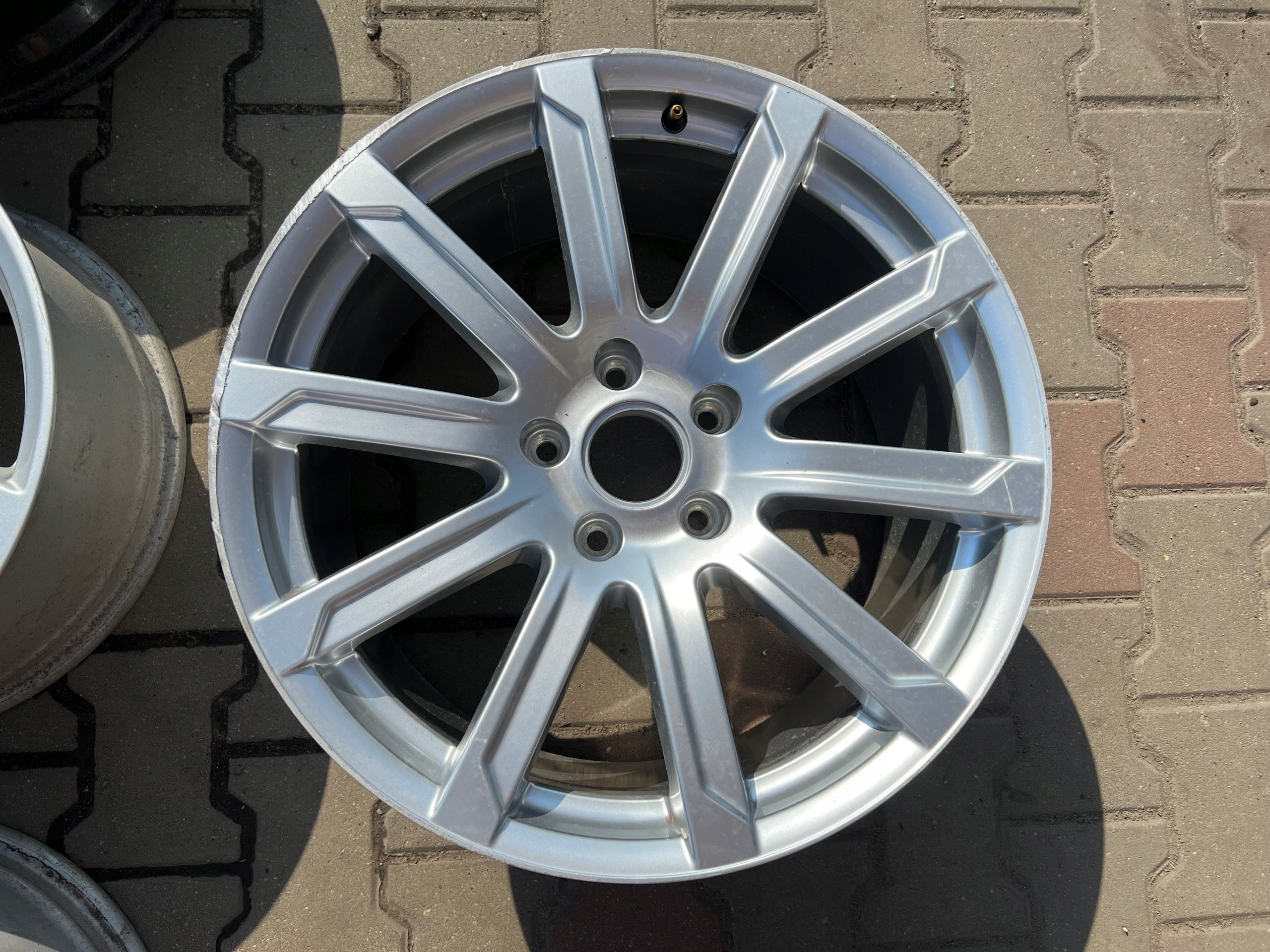 1x Alu Felge Audi Q7 Aluminum rim 20 Zoll 10.0J 5x130 44ET 4L0601025AD