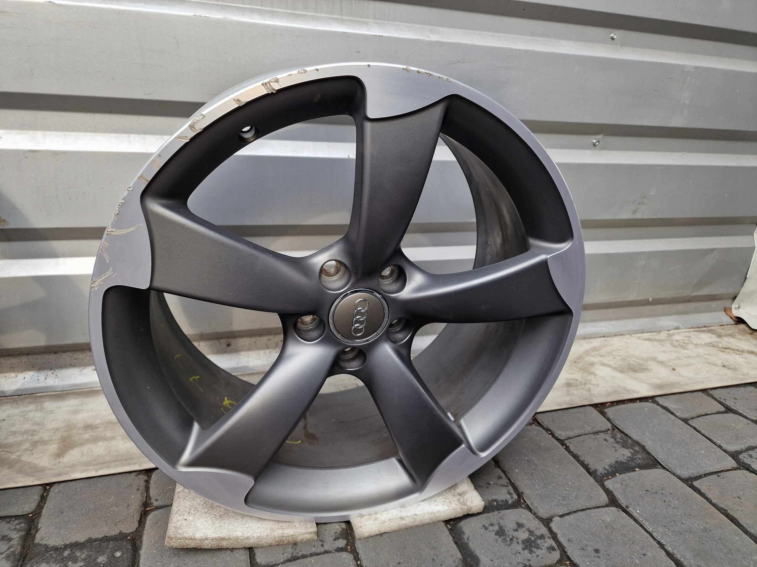 1x Alu Felge Audi R8 Aluminum rim 19 Zoll 8.5J 5x112 42ET