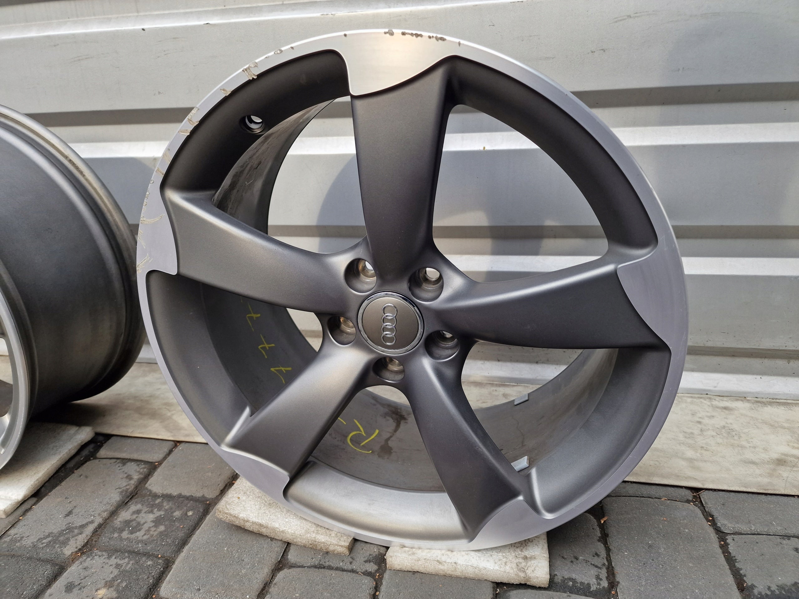 1x Alu Felge Audi R8 Aluminum rim 19 Zoll 8.5J 5x112 42ET