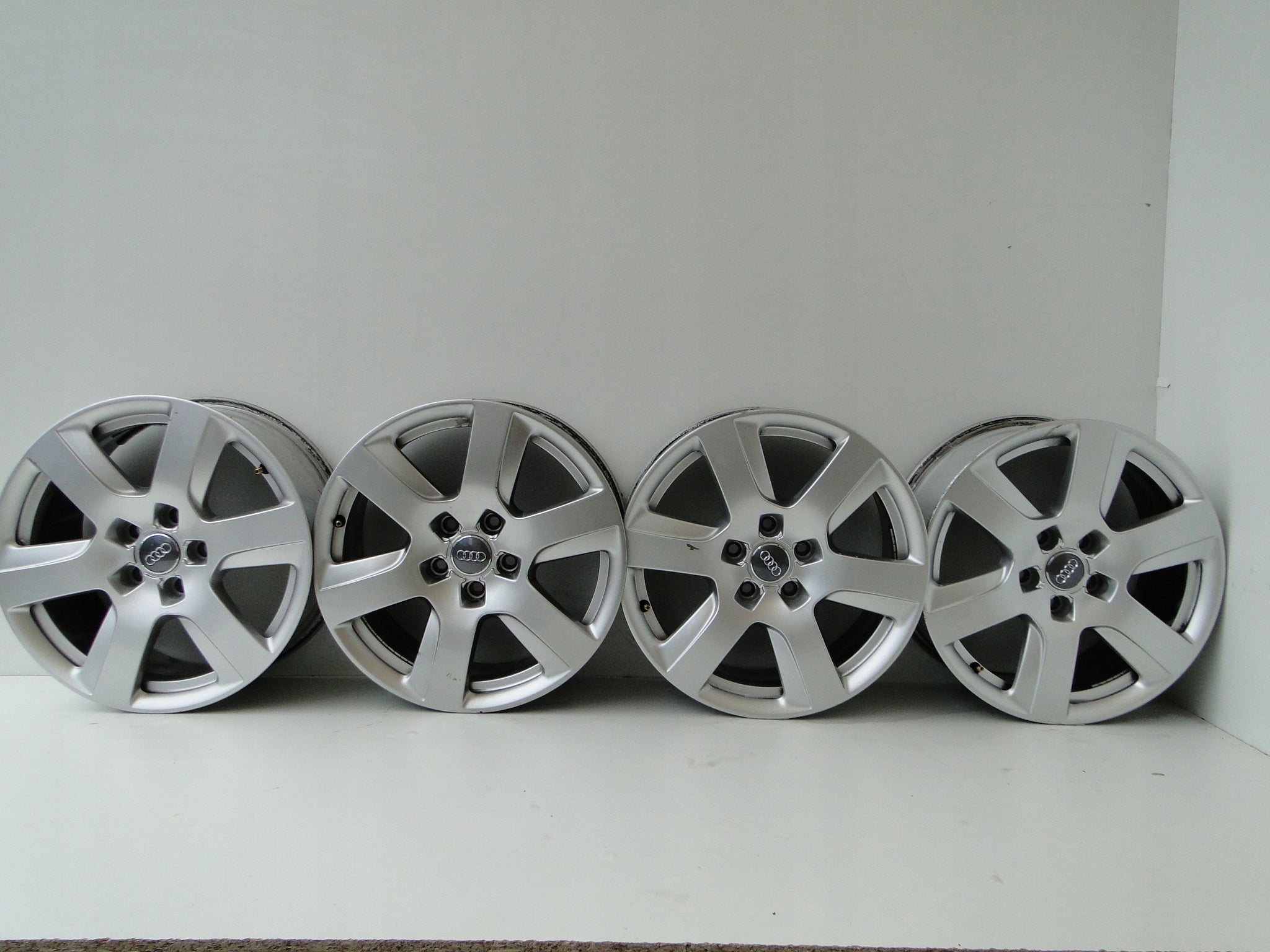 Alu Felge Audi Q8 Aluminum rim 17 Zoll 7.5J 5x112 37ET