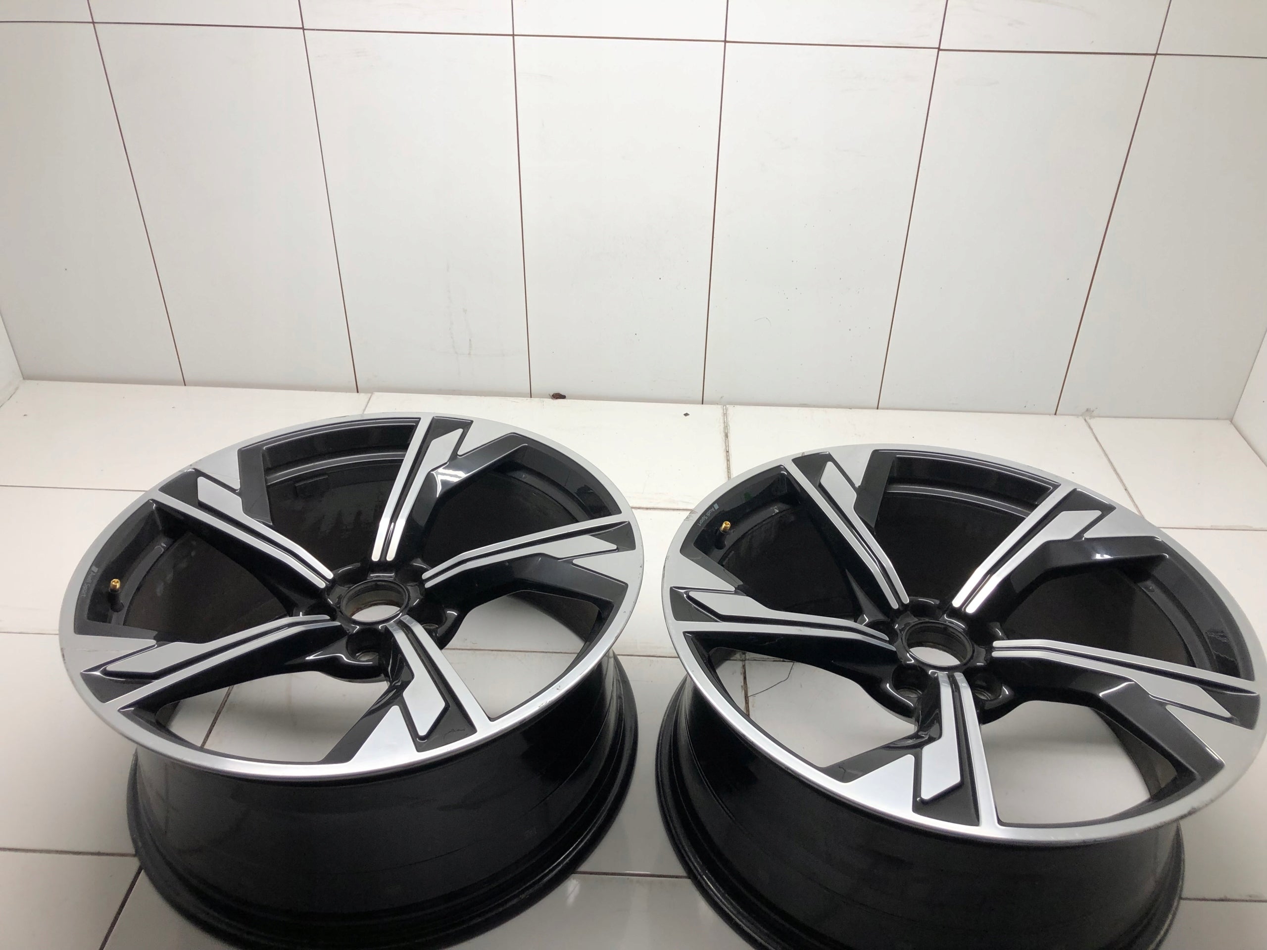 1x Alu Felge Audi S5 RS4 S4 RS5 Aluminum rim 20 Zoll 9.0J 5x112 22ET 8W0601025DT