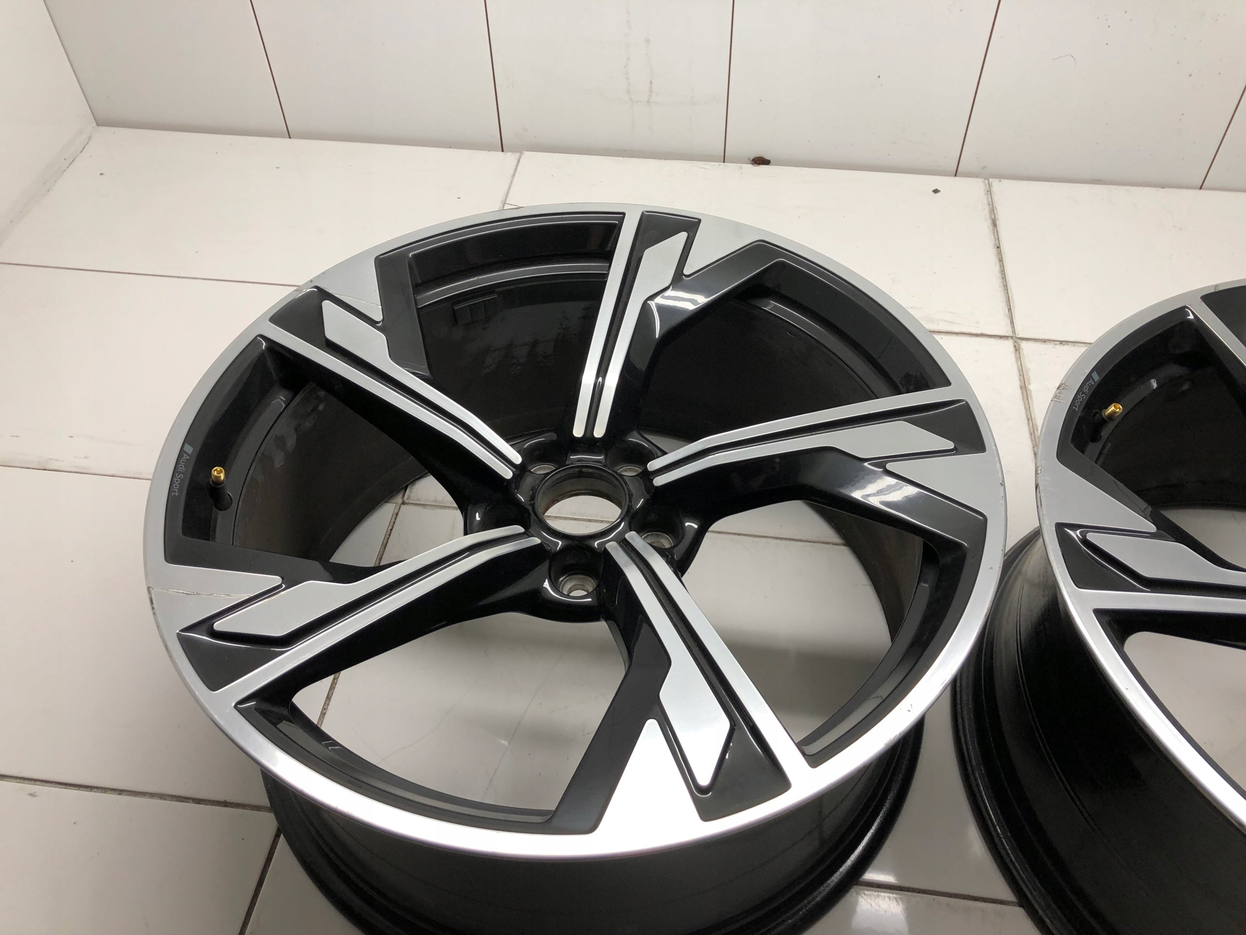 1x Alu Felge Audi S5 RS4 S4 RS5 Aluminum rim 20 Zoll 9.0J 5x112 22ET 8W0601025DT