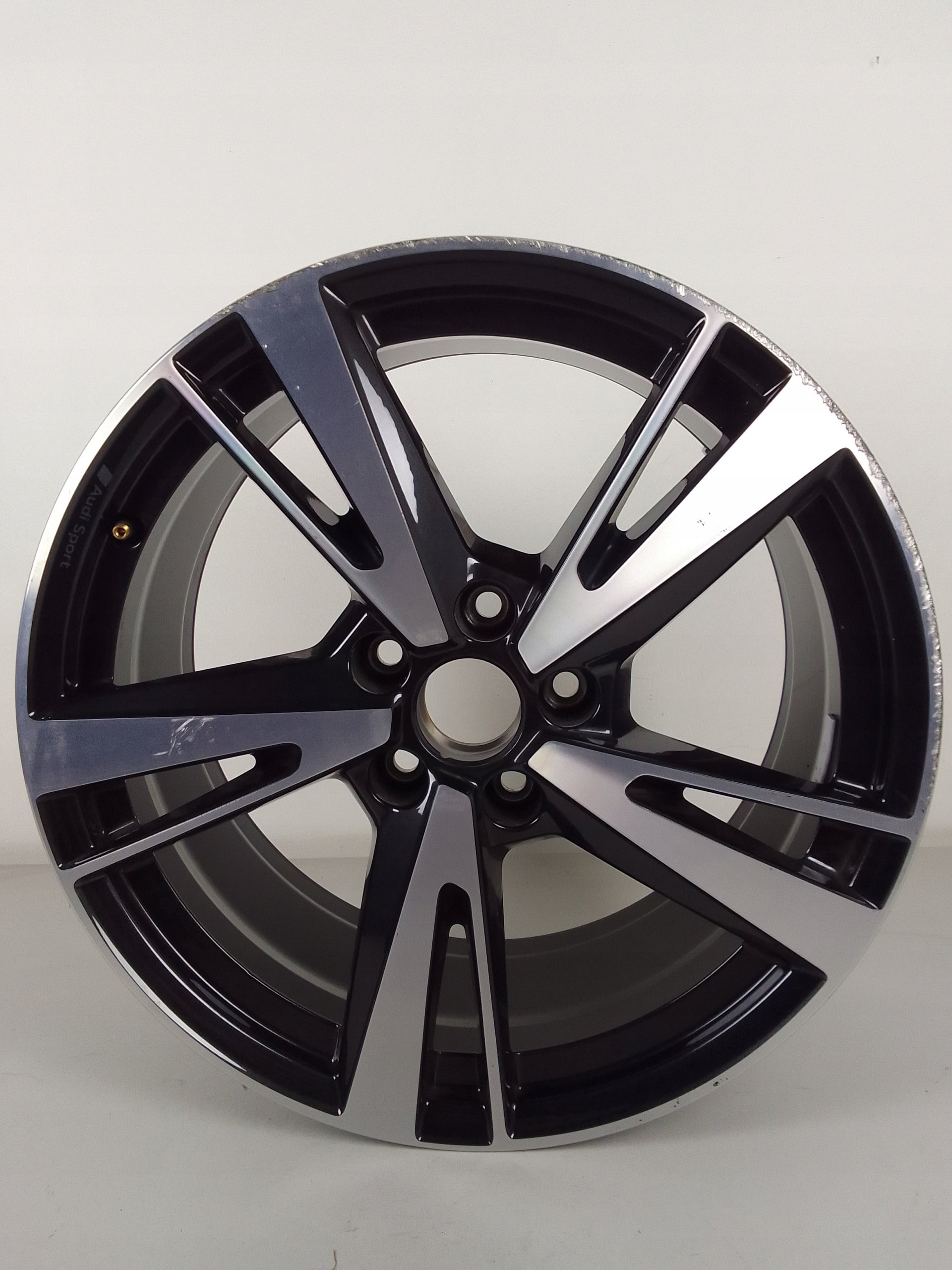  1x Alu Felge Audi A6 Aluminum rim 18 Zoll 8.0J 5x112 46ET 8Y0601025N product image