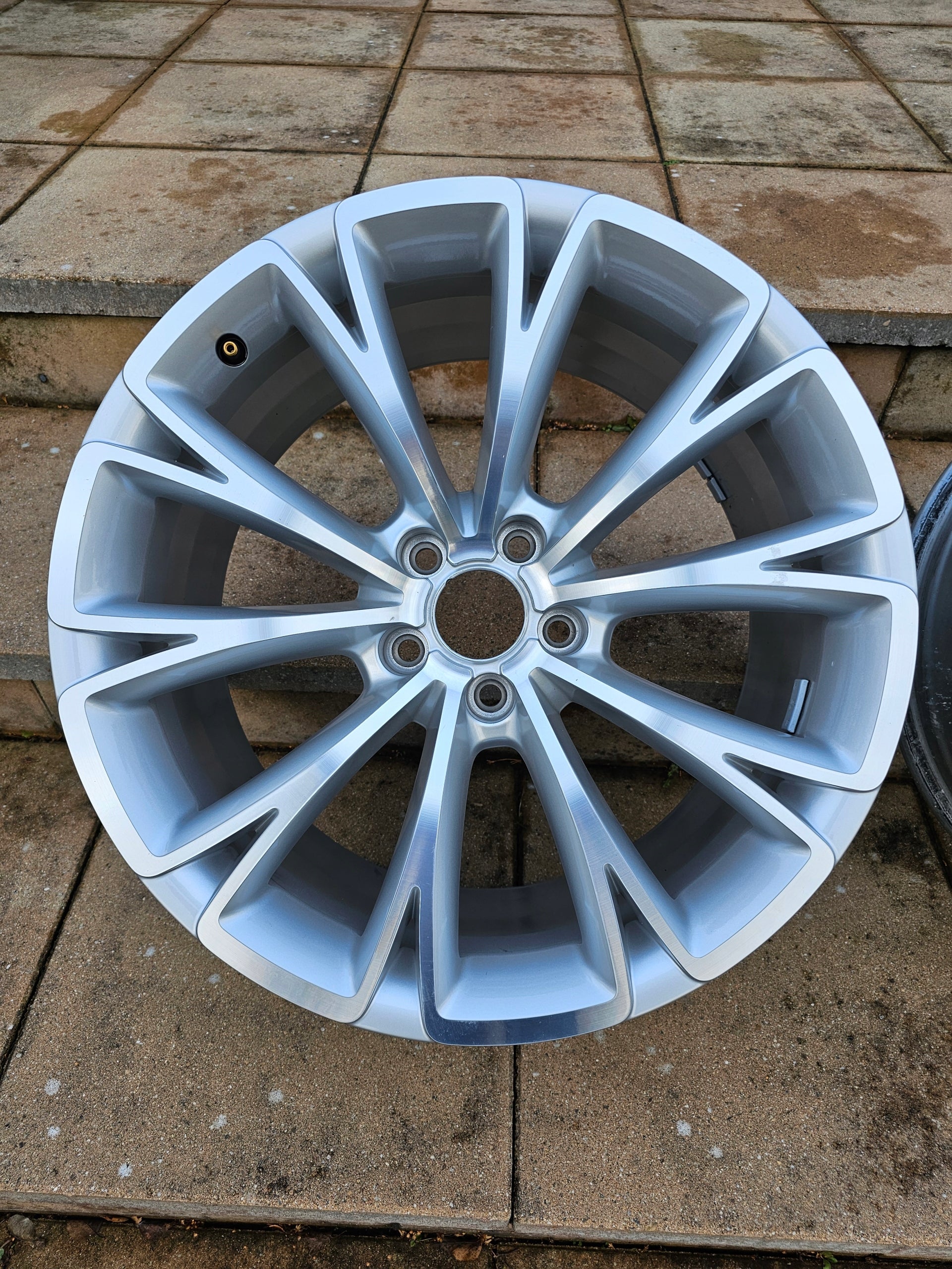  1x Alu Felge Audi Q2 Aluminum rim 19 Zoll 9.0J 5x112 33ET 4H0601025G product image