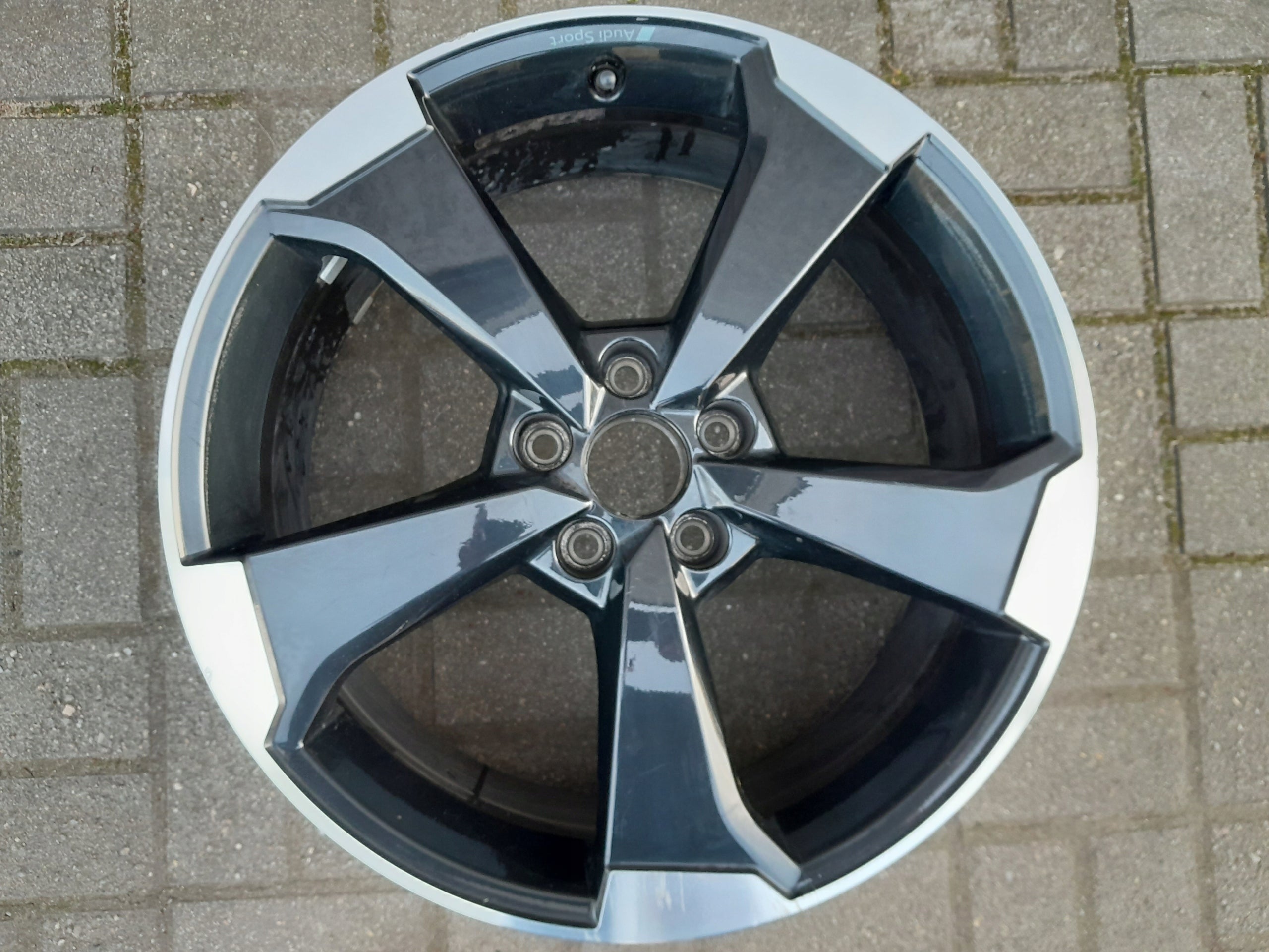 1x Alu Felge Audi e-tron Aluminum rim 19 Zoll 8.0J 5x112 49ET