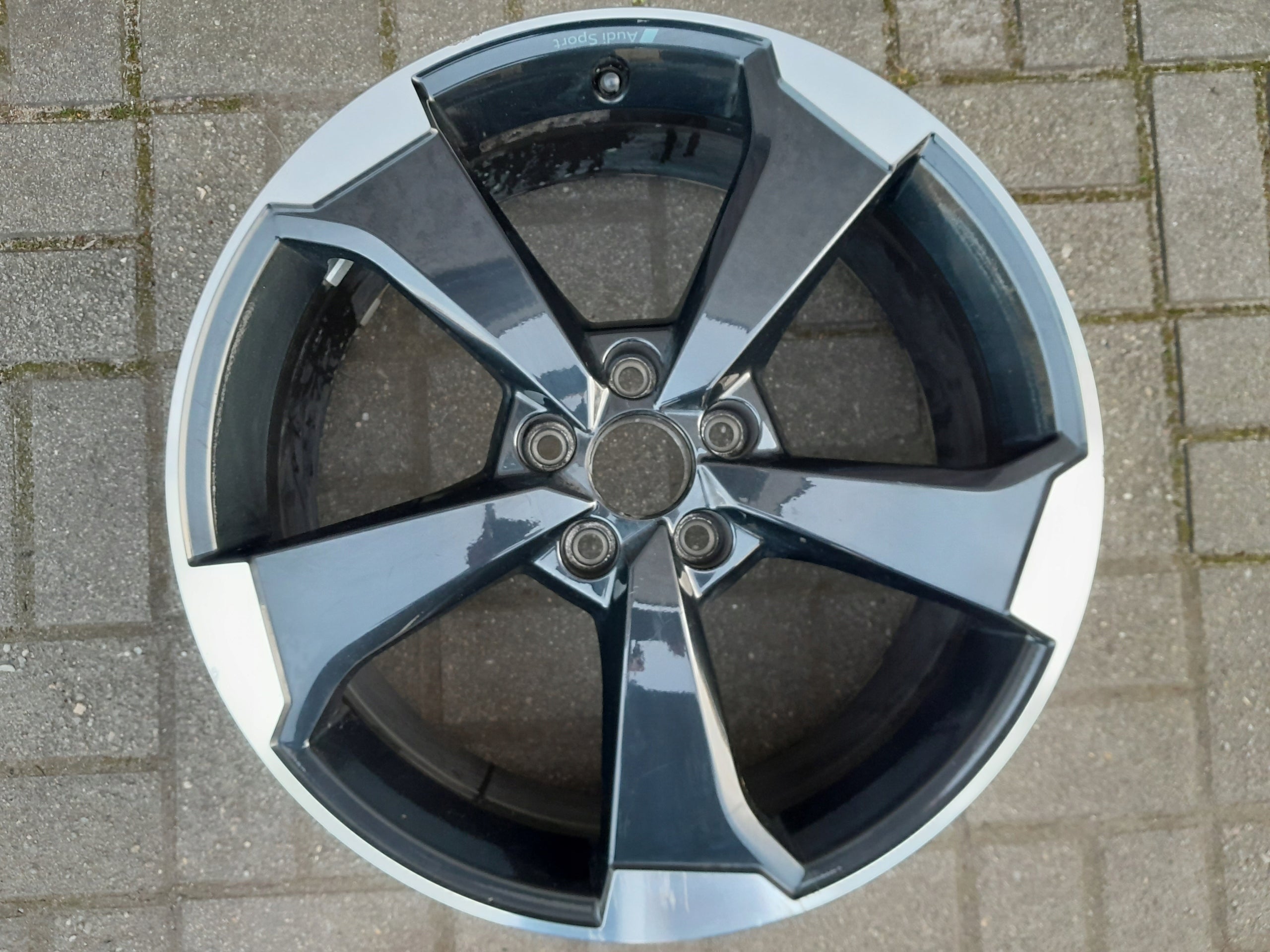 1x Alu Felge Audi e-tron Aluminum rim 19 Zoll 8.0J 5x112 49ET