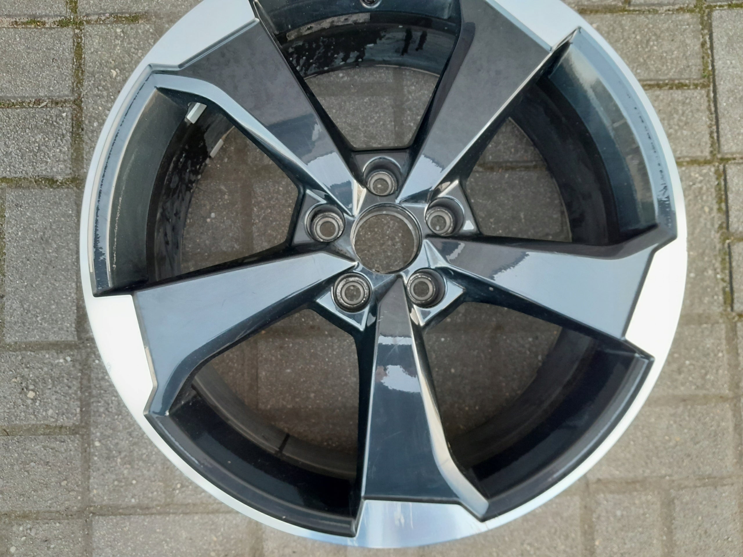 1x Alu Felge Audi e-tron Aluminum rim 19 Zoll 8.0J 5x112 49ET