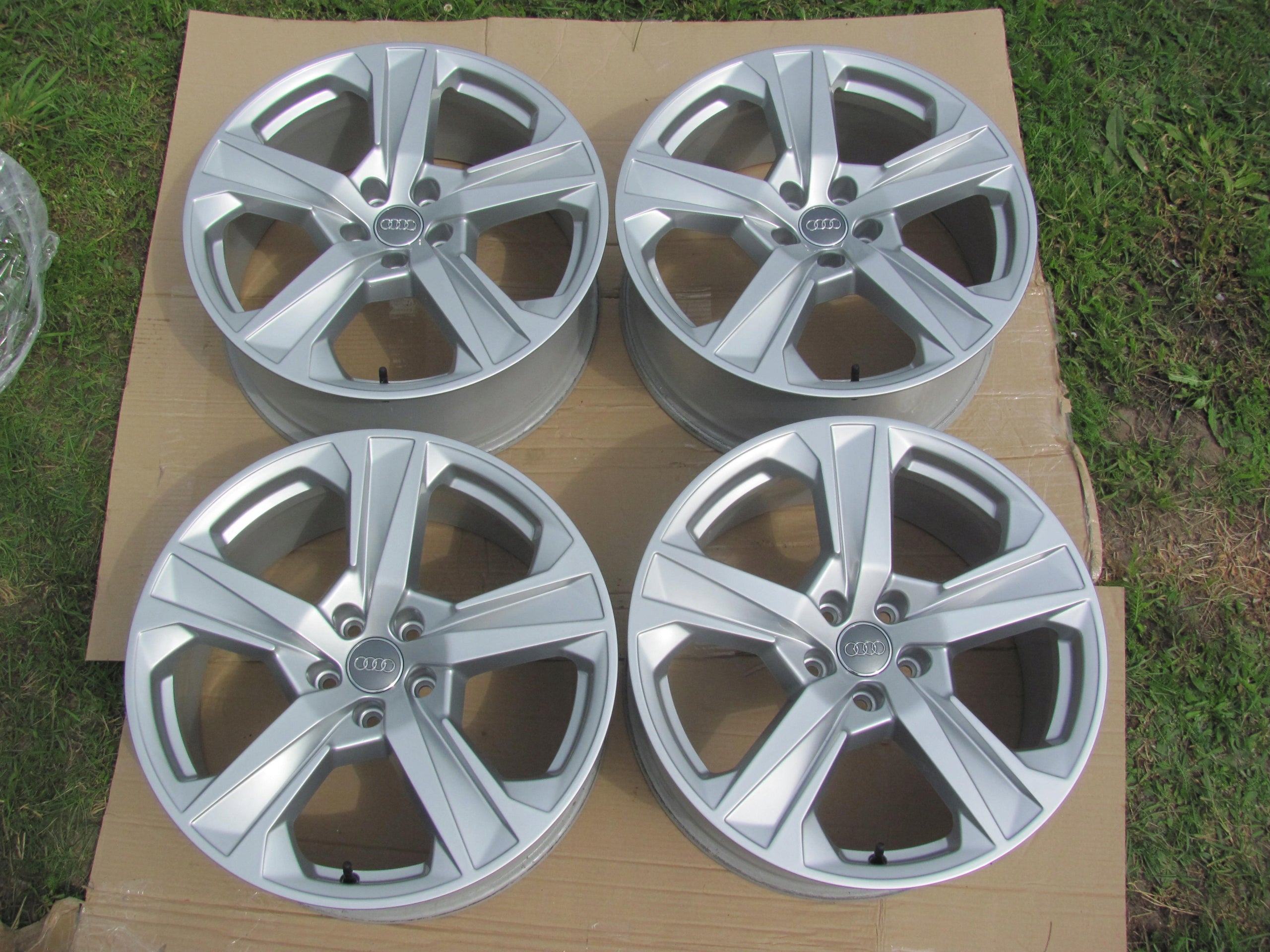 1x Alu Felge Audi Q5 Aluminum rim 19 Zoll 8.0J 5x112