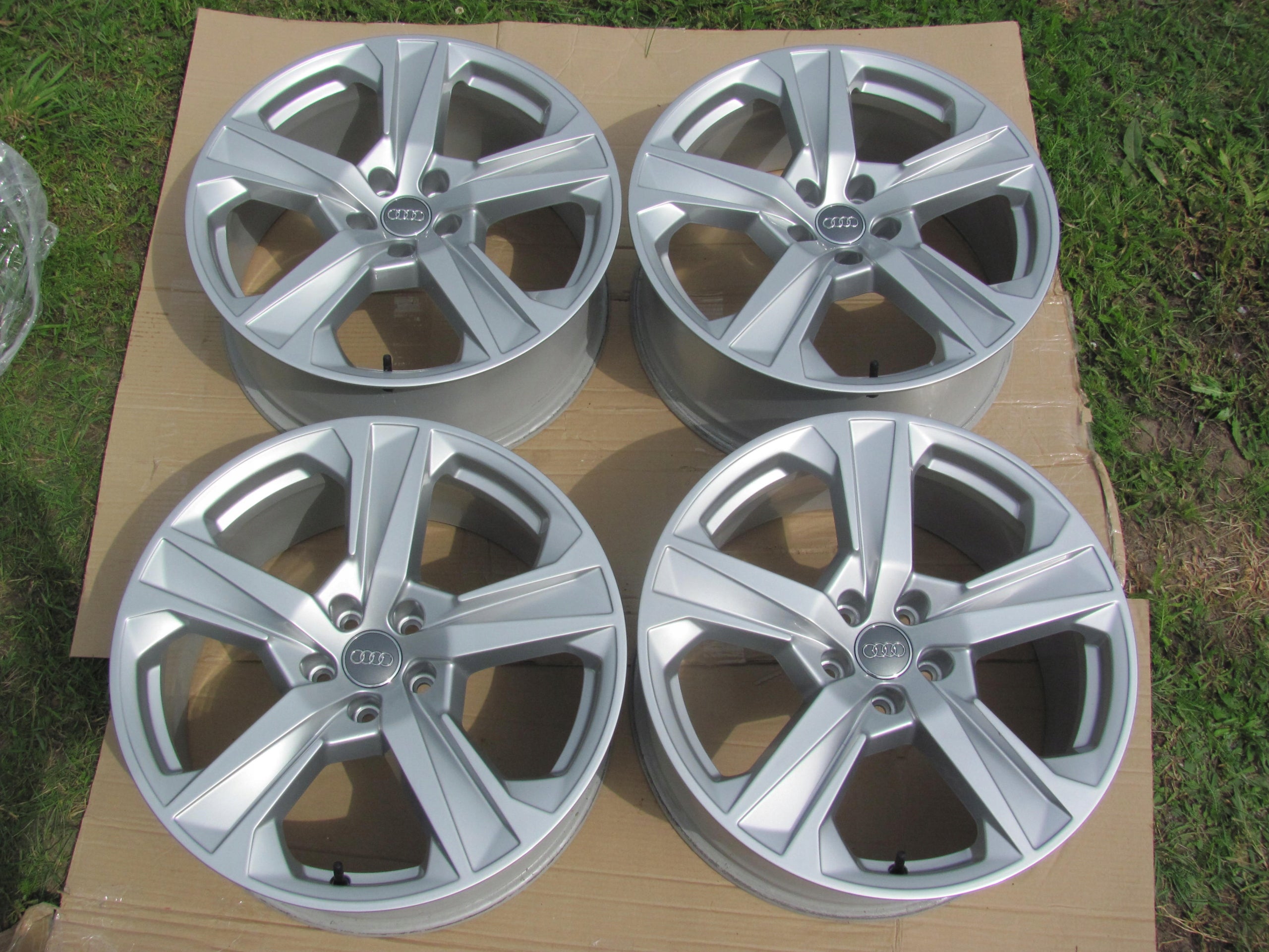 1x Alu Felge Audi Q5 Aluminum rim 19 Zoll 8.0J 5x112