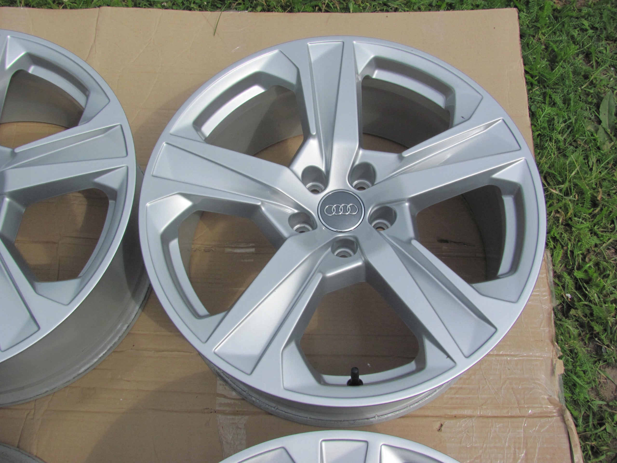 1x Alu Felge Audi Q5 Aluminum rim 19 Zoll 8.0J 5x112