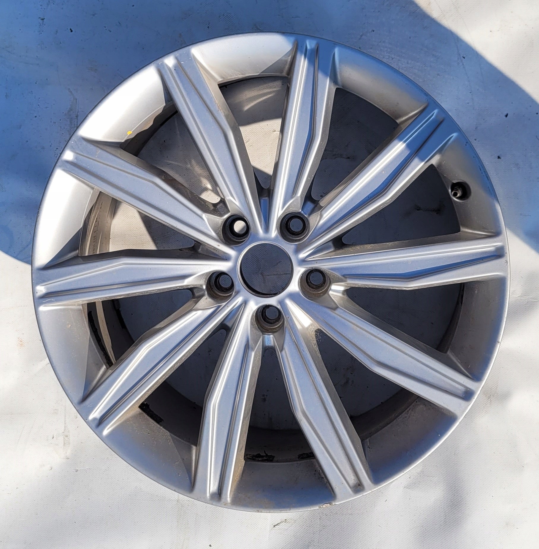 1x Alu Felge Audi Q7 Aluminum rim 19 Zoll 8.5J 5x112 -40ET 4K0601025G