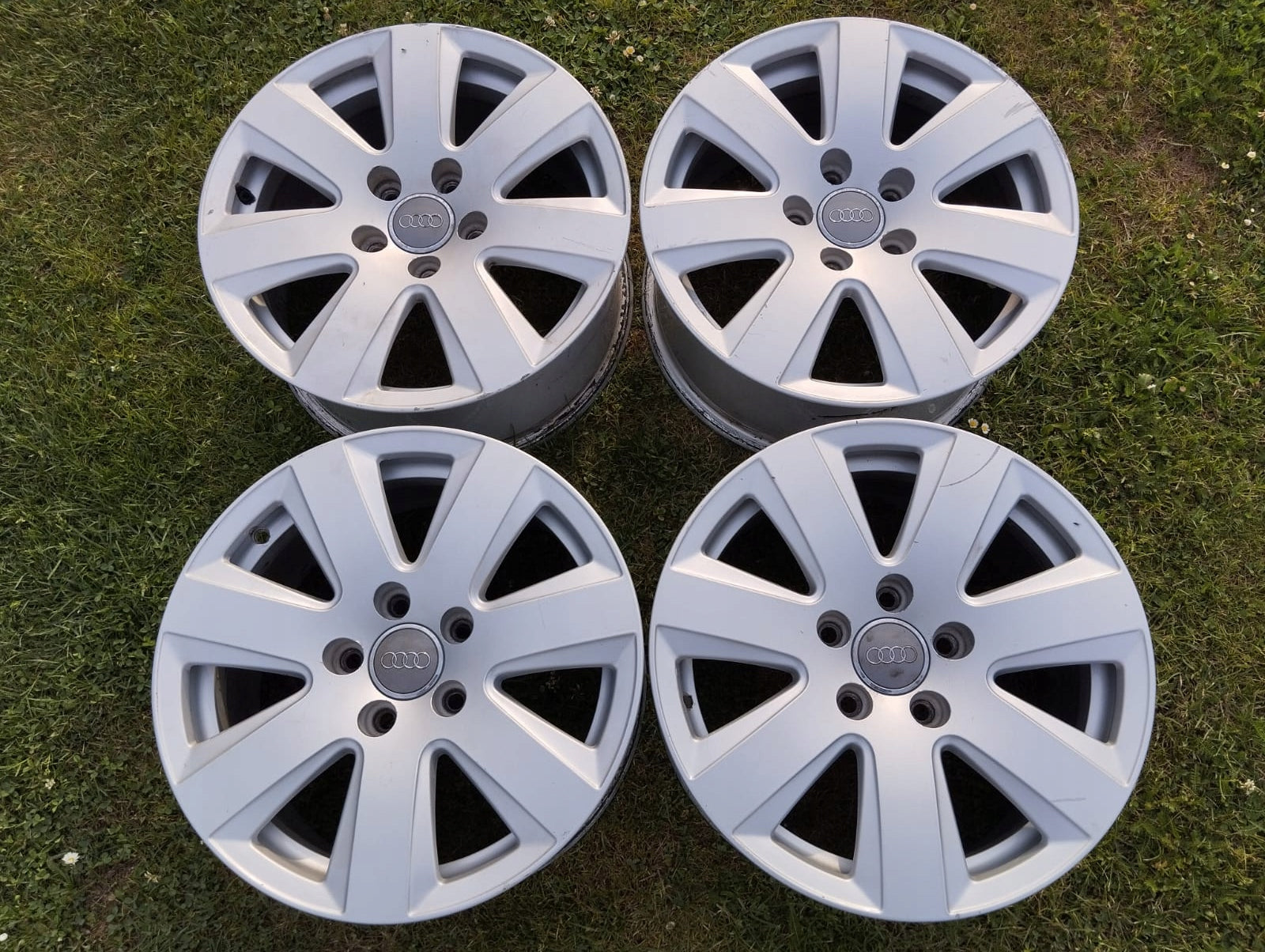 Alu Felge Audi Q2 Aluminum rim 16 Zoll 7.5J 5x112 45ET 4F0601025P