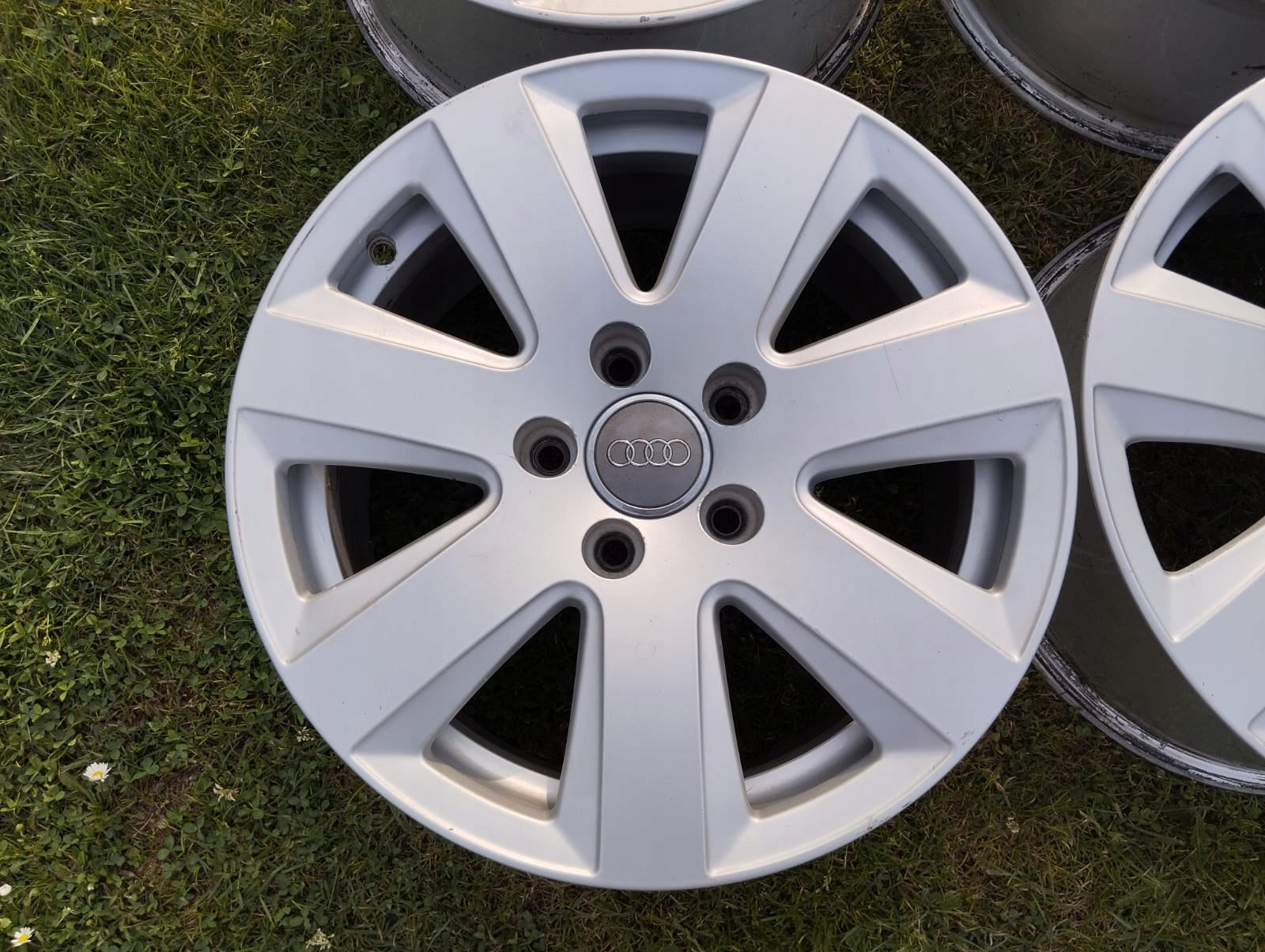 Alu Felge Audi Q2 Aluminum rim 16 Zoll 7.5J 5x112 45ET 4F0601025P