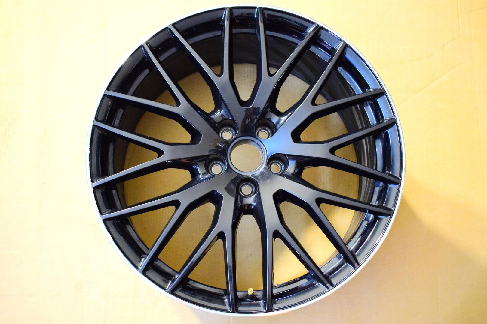 1x Alu Felge Audi TT TT RS Aluminum rim 20 Zoll 9.0J 5x112 52ET 8S0601025AR