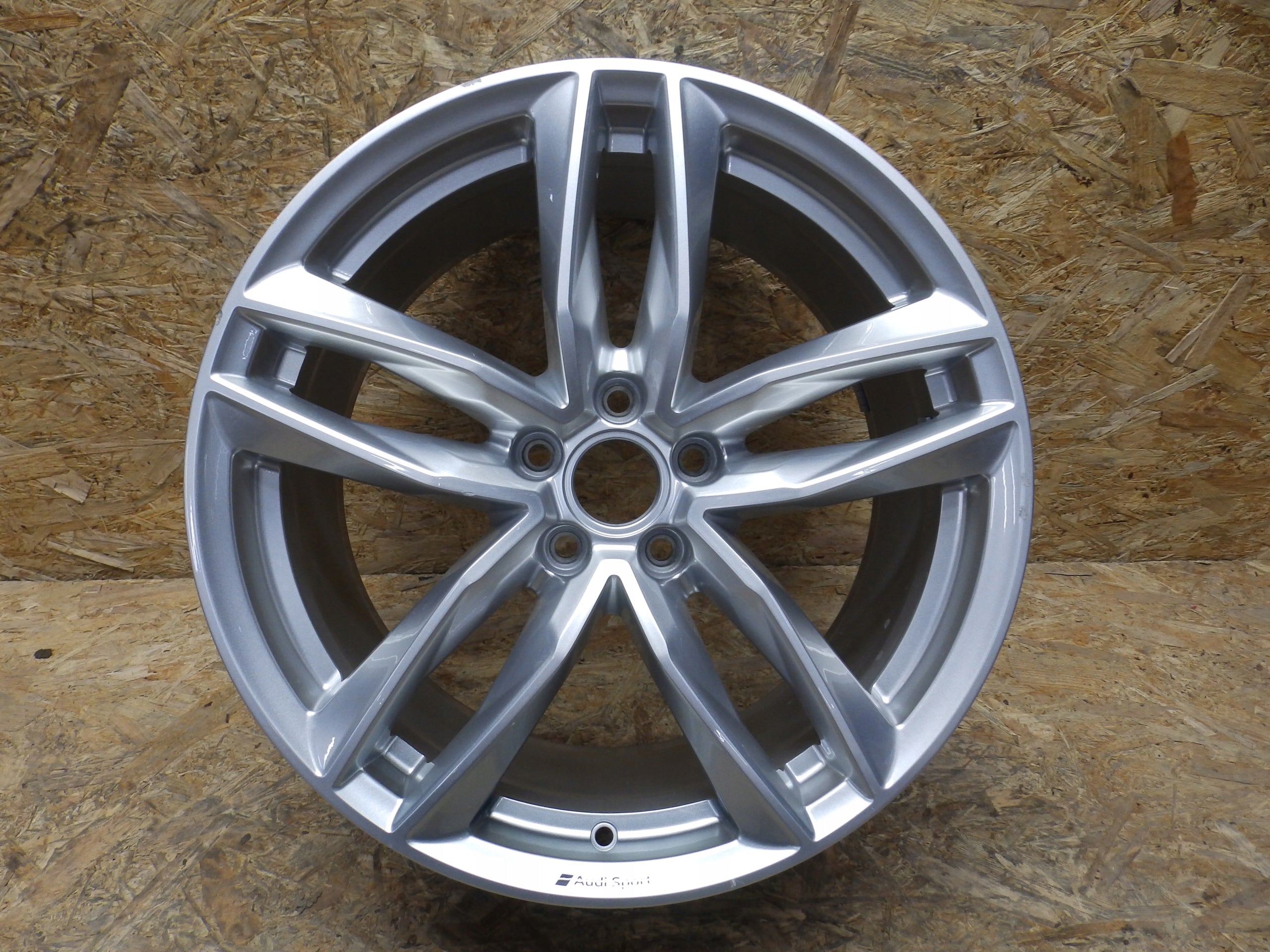 1x Alu Felge Audi TT Aluminum rim 19 Zoll 9.0J 5x112 52ET