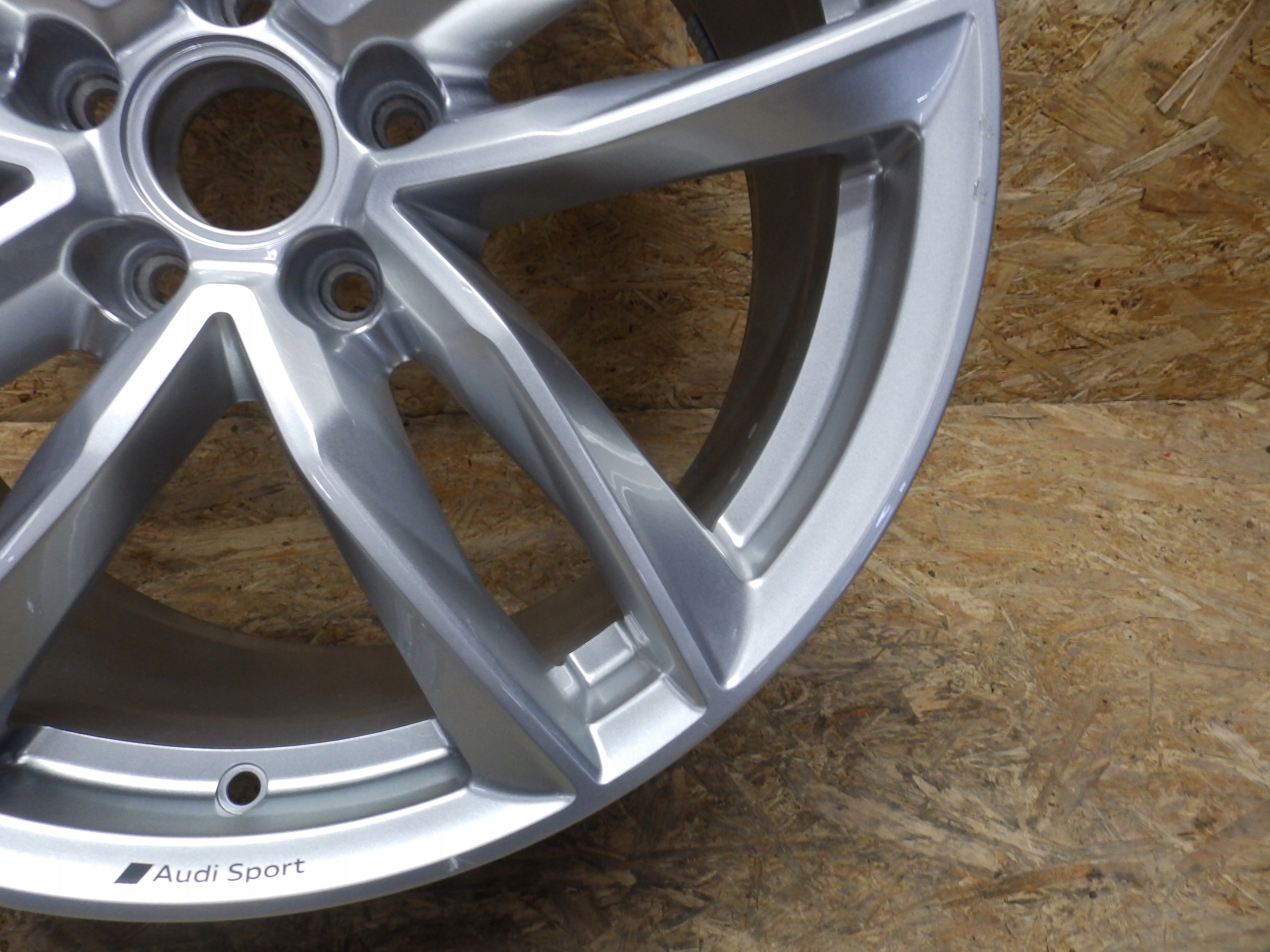 1x Alu Felge Audi TT Aluminum rim 19 Zoll 9.0J 5x112 52ET