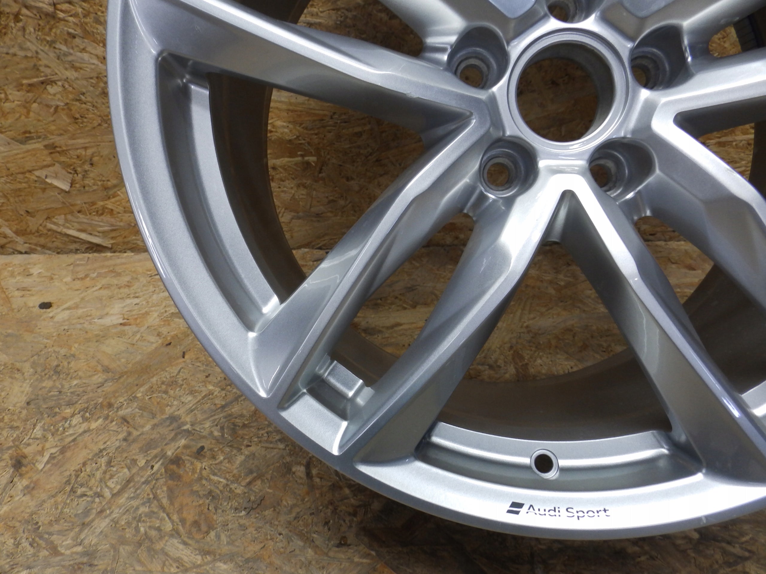 1x Alu Felge Audi TT Aluminum rim 19 Zoll 9.0J 5x112 52ET