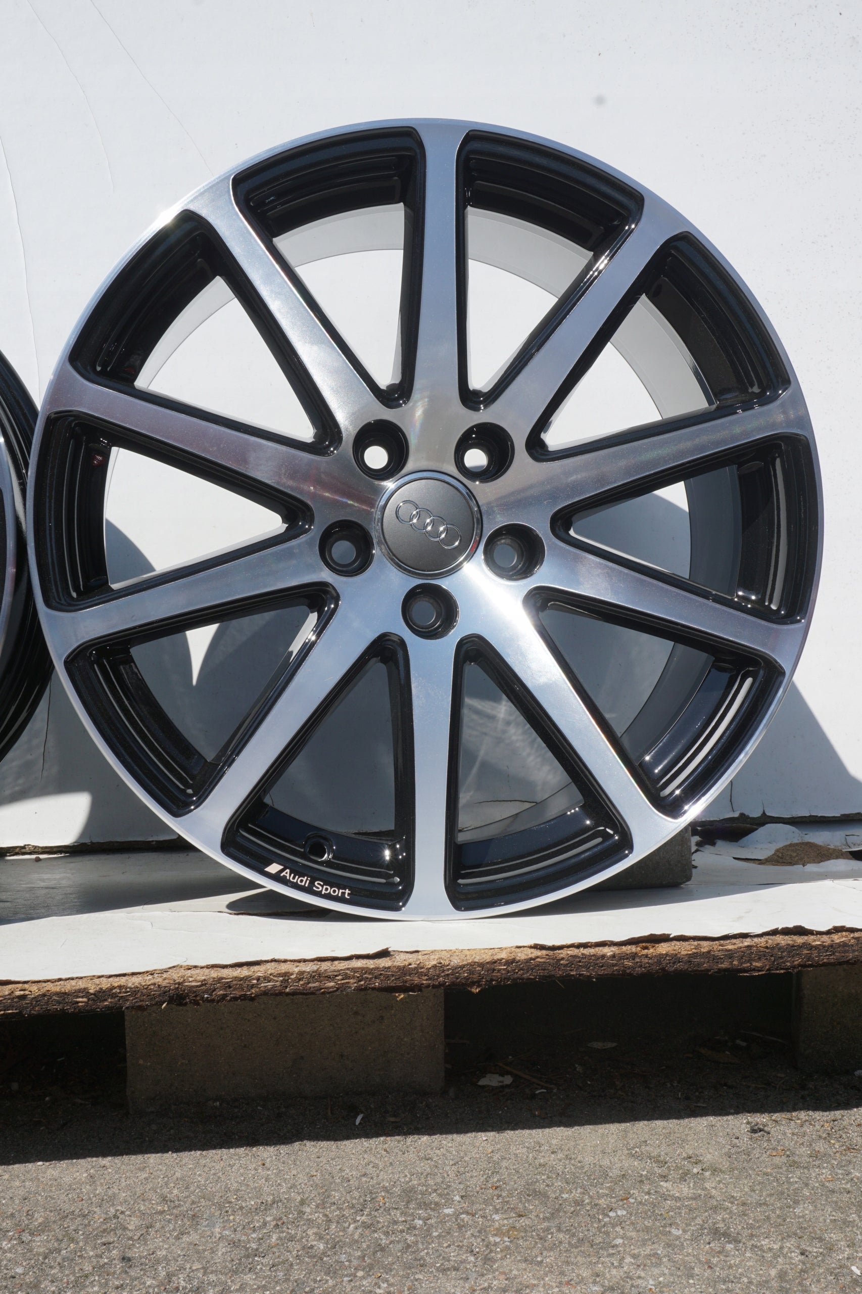 Alu Felge Audi TT Aluminum rim 18 Zoll 9.0J 5x112 52ET 8J0601025AA