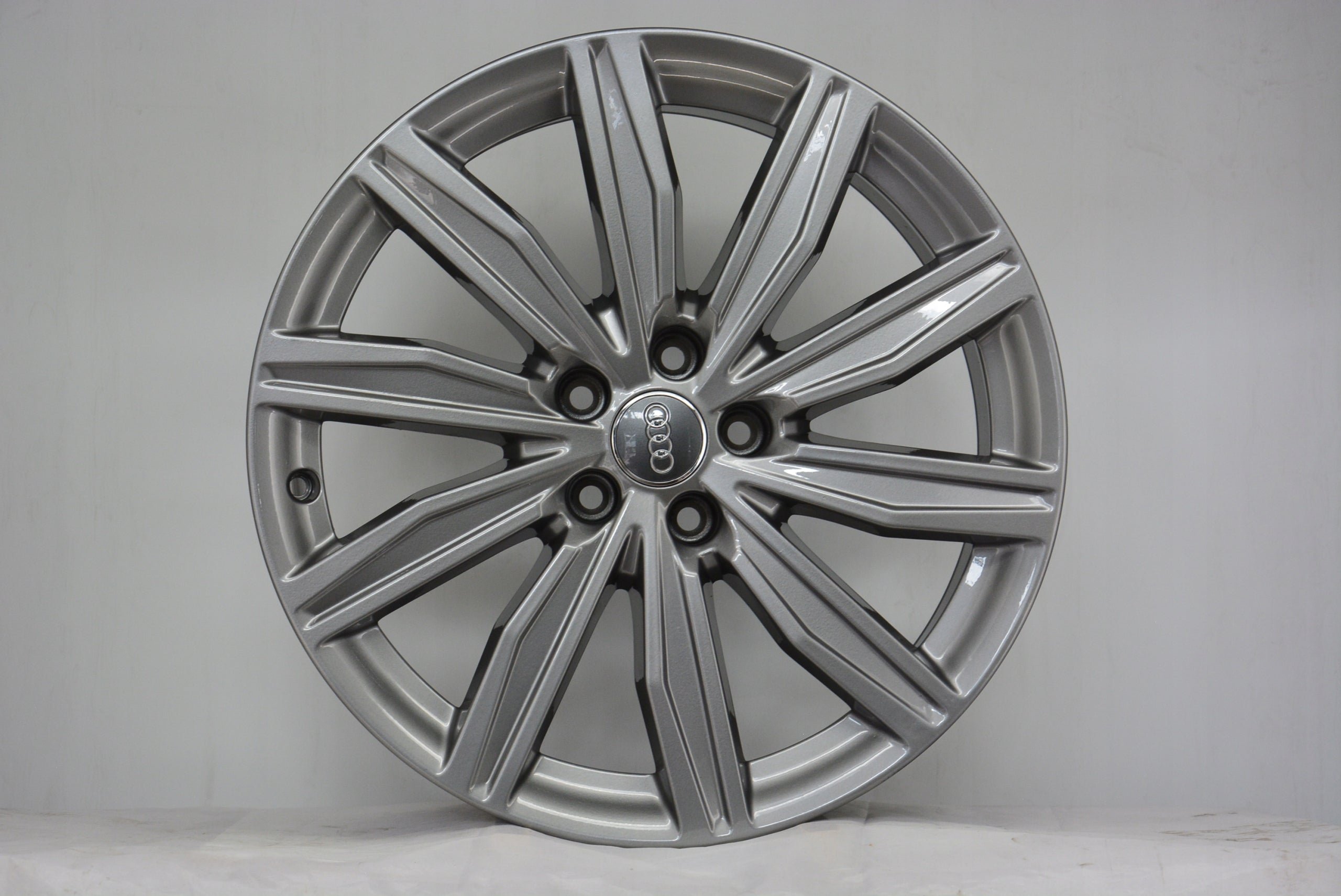 1x Alu Felge Audi e-tron GT Aluminum rim 19 Zoll 8.0J 5x112 39ET 4K0601025M