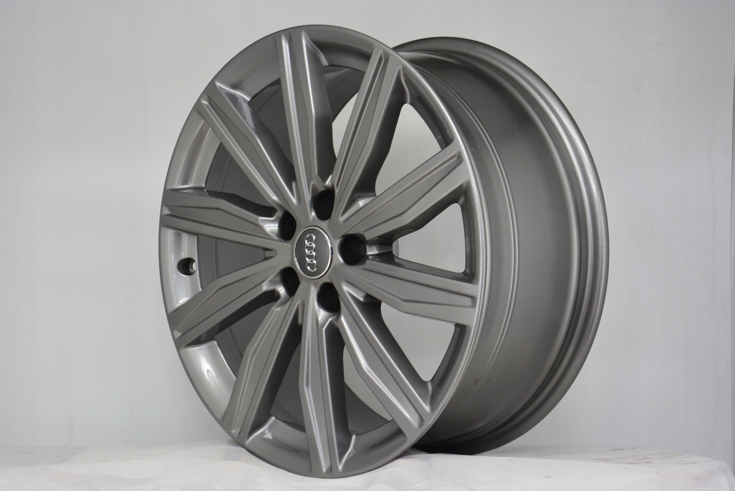 1x Alu Felge Audi e-tron GT Aluminum rim 19 Zoll 8.0J 5x112 39ET 4K0601025M