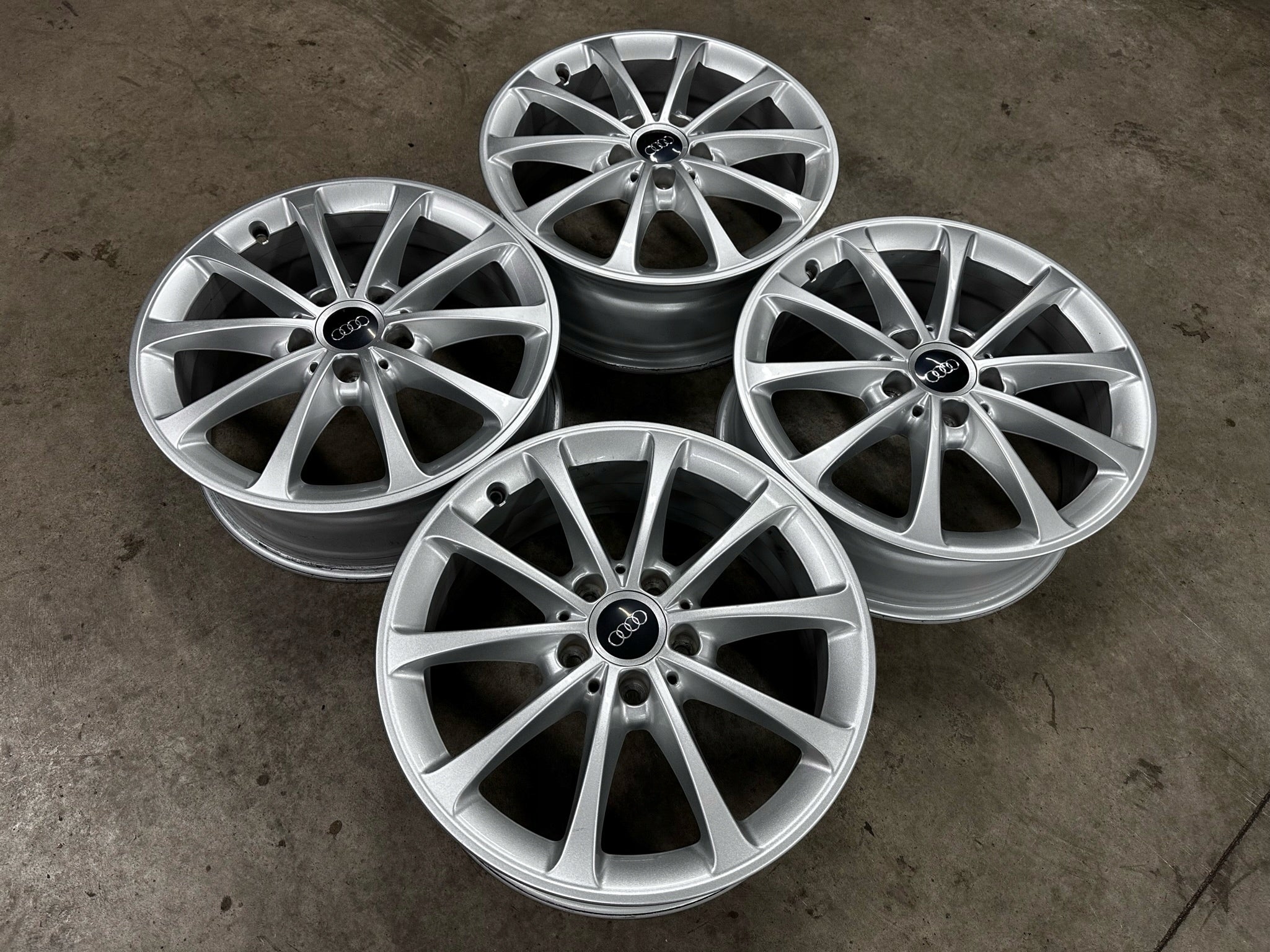 Alu Felge Audi A3 Q3 Q2 S3 A4 TT Aluminum rim 17 Zoll 6.5J 5x112 44ET