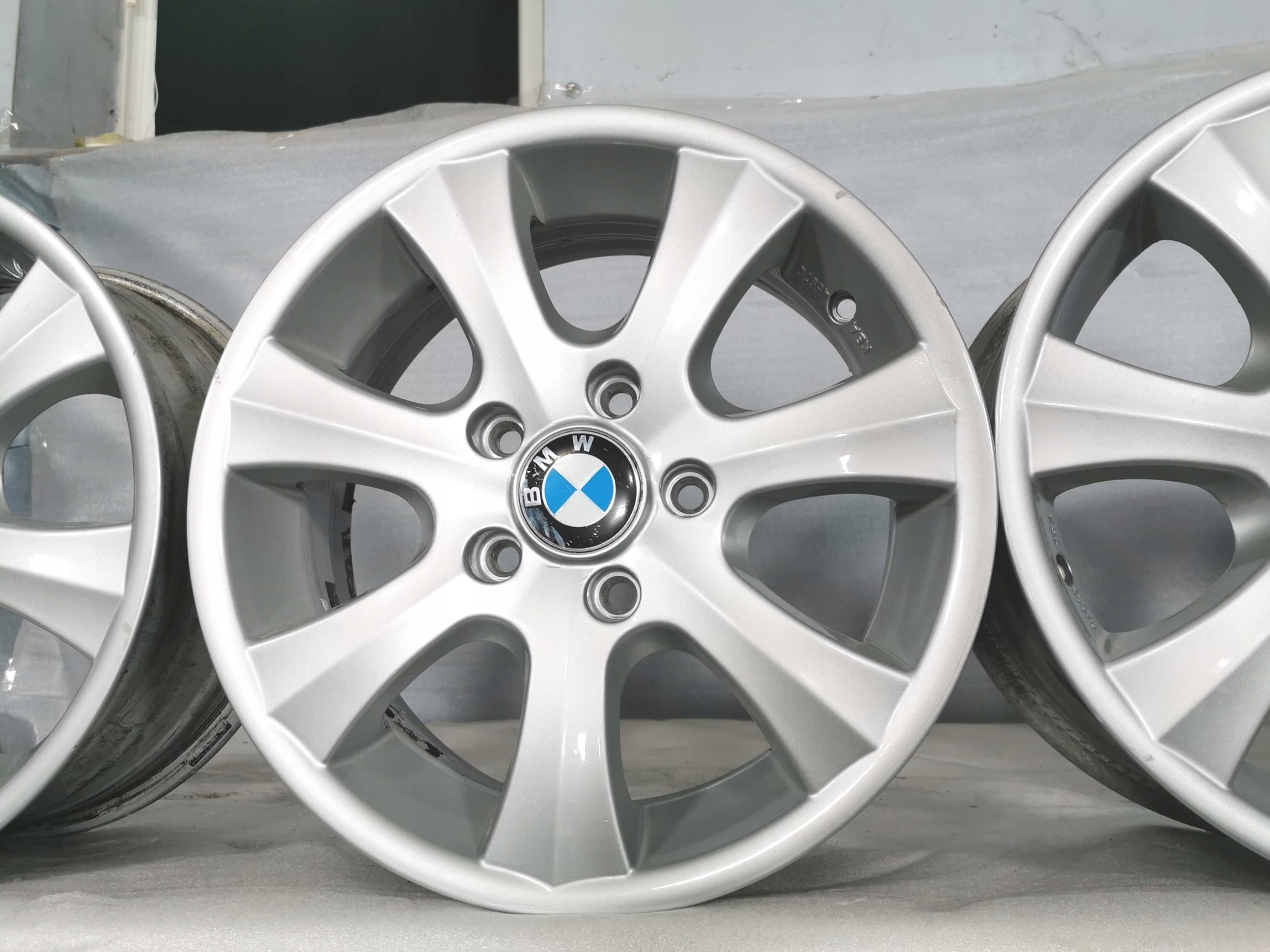 Alu Felge BMW E91 E46 E90 F30 E88 E87 X1 E82 E81 E93 E92 E90 E91 E92 E93 F31 F30 F31 F34 16 Zoll 7.0J 5x120 37ET